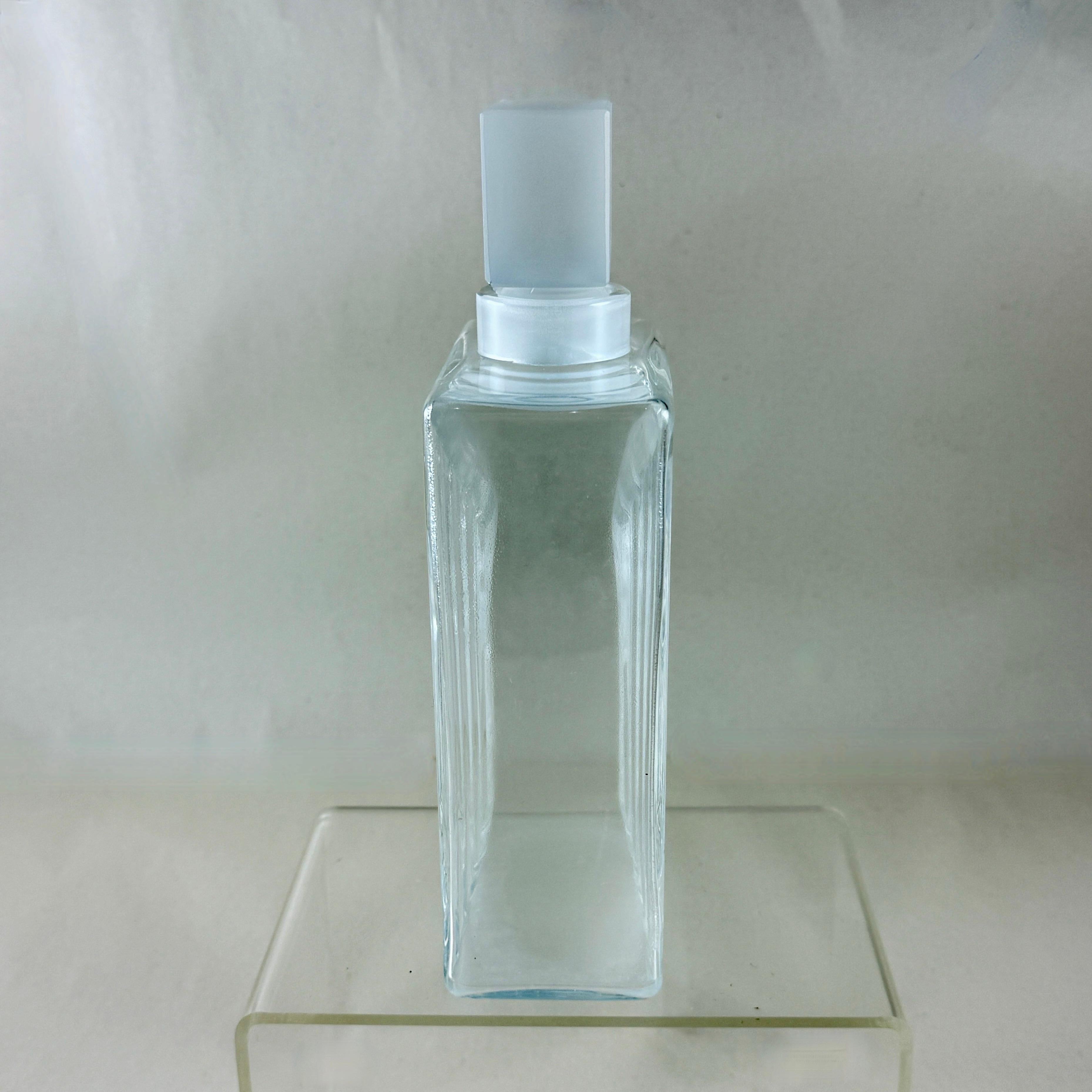 Lalique Crystal ‘Duncan No. 3’ Crystal Perfume Bottle For Sale 3