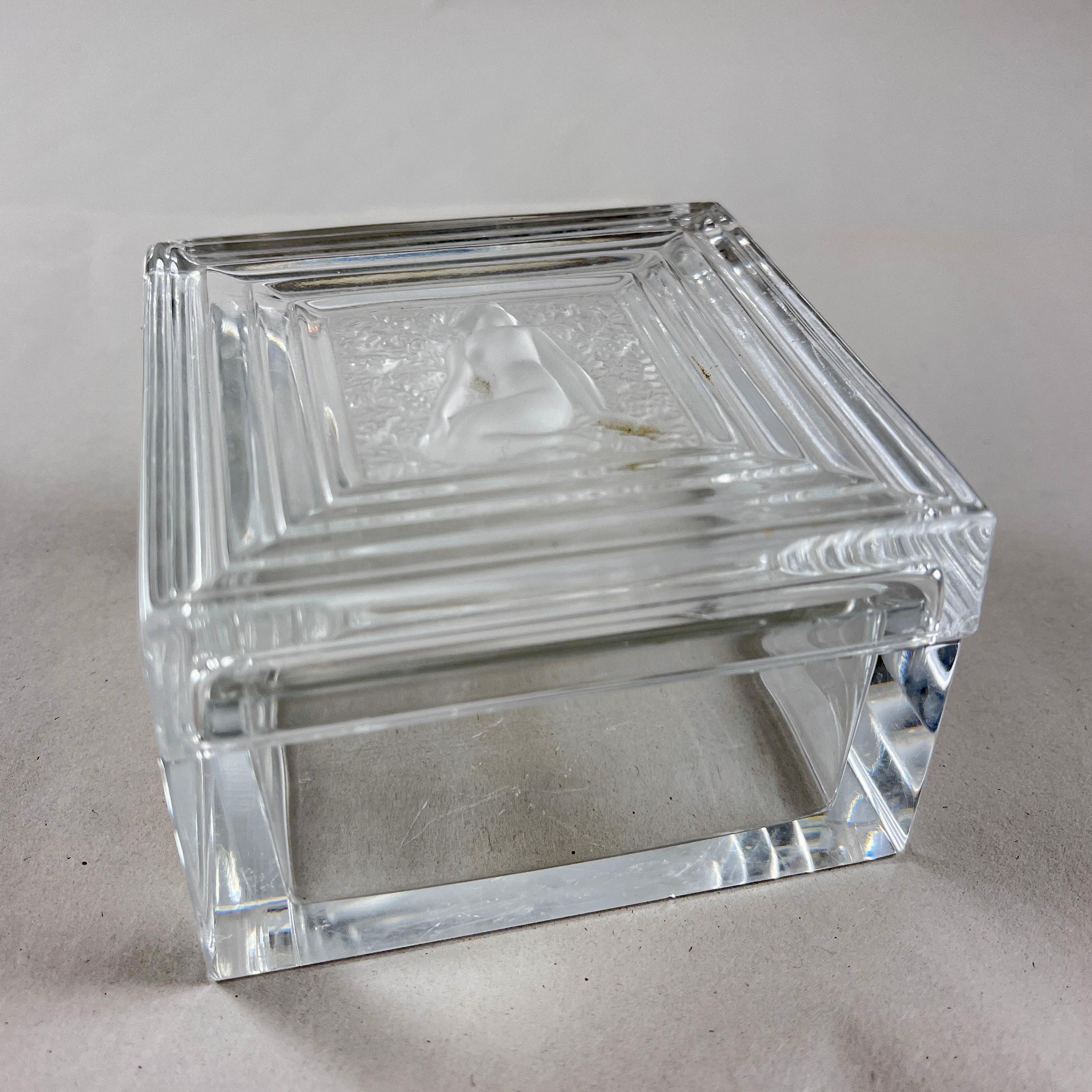 Lalique Crystal ‘Duncan’ Square Trinket Box In Good Condition For Sale In Philadelphia, PA