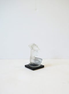 Scultura figurativa femminile in cristallo di Lalique, Parigi, Francia, circa anni '70