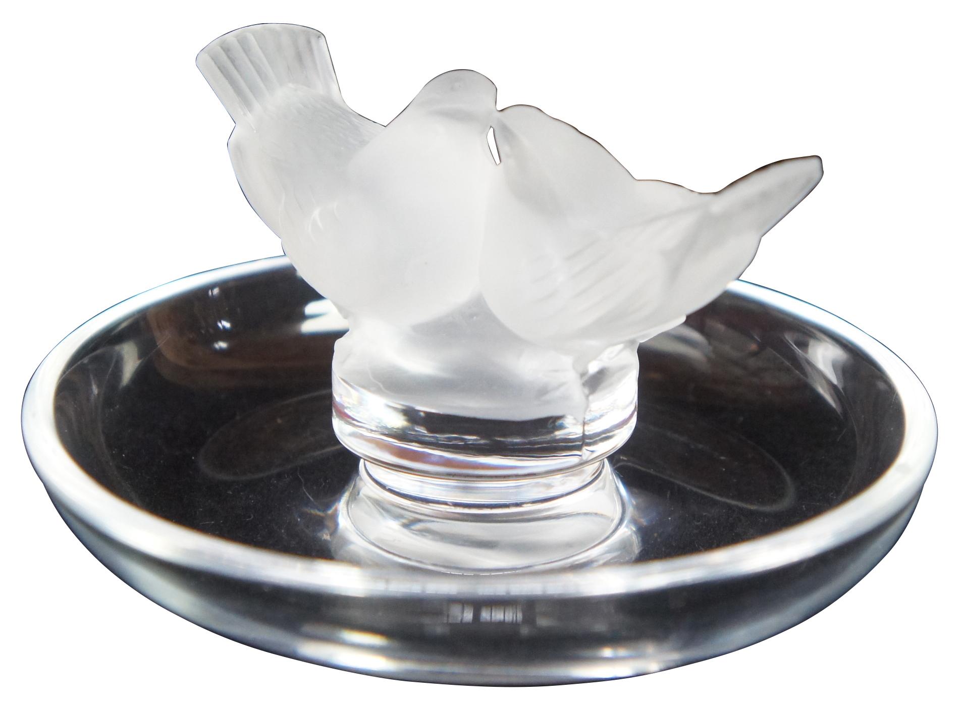 Vintage Lalique French crystal ring holder dish with a frosted glass lovebirds centerpiece. Measure: 4
