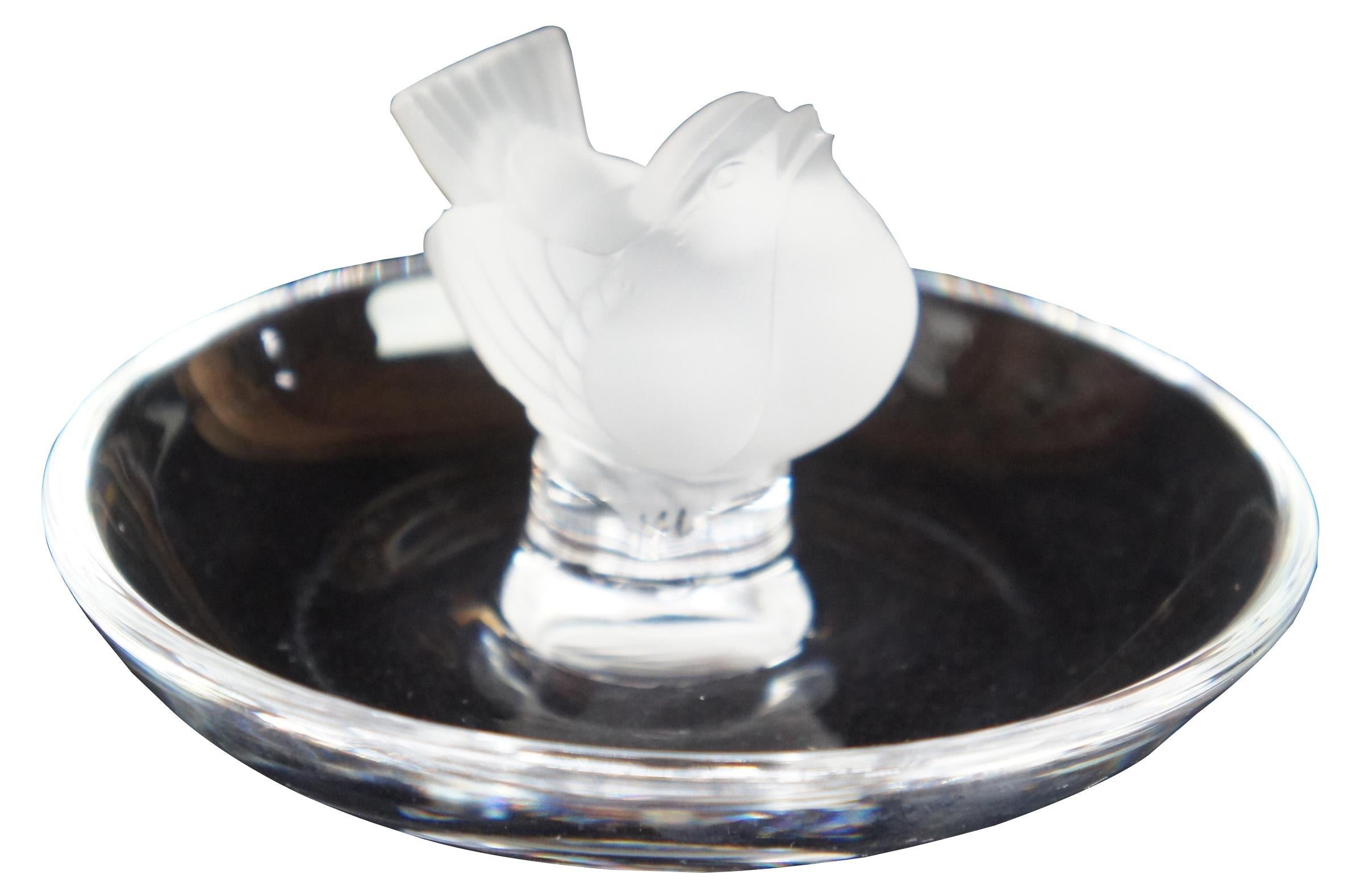 Vintage Lalique French crystal ring holder dish with a frosted sparrow centerpiece. Measures: 4”.
  
