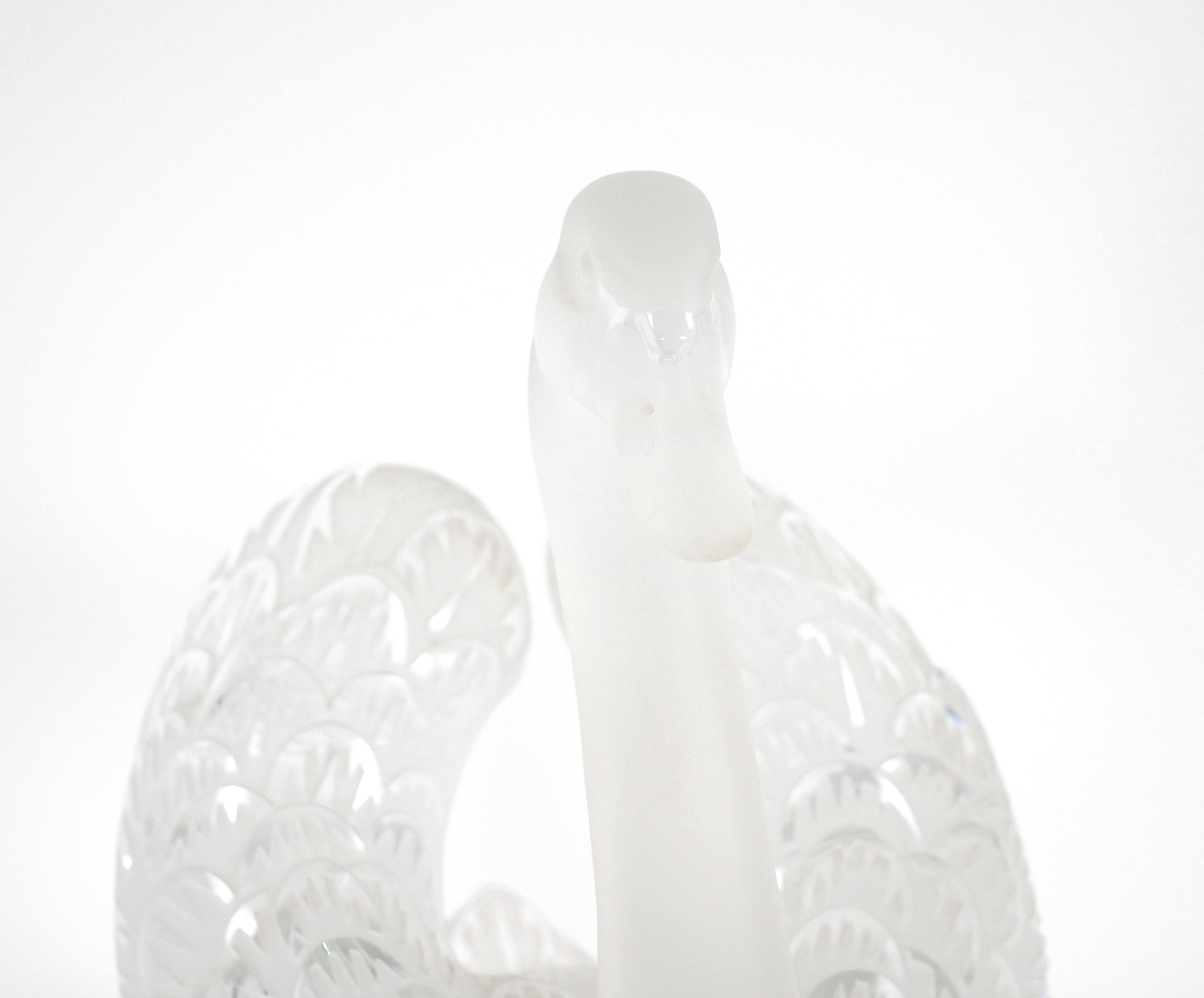  Lalique Crystal Frosted Head Down Swan Sculpture Resting On Mirrored Plateau en vente 6