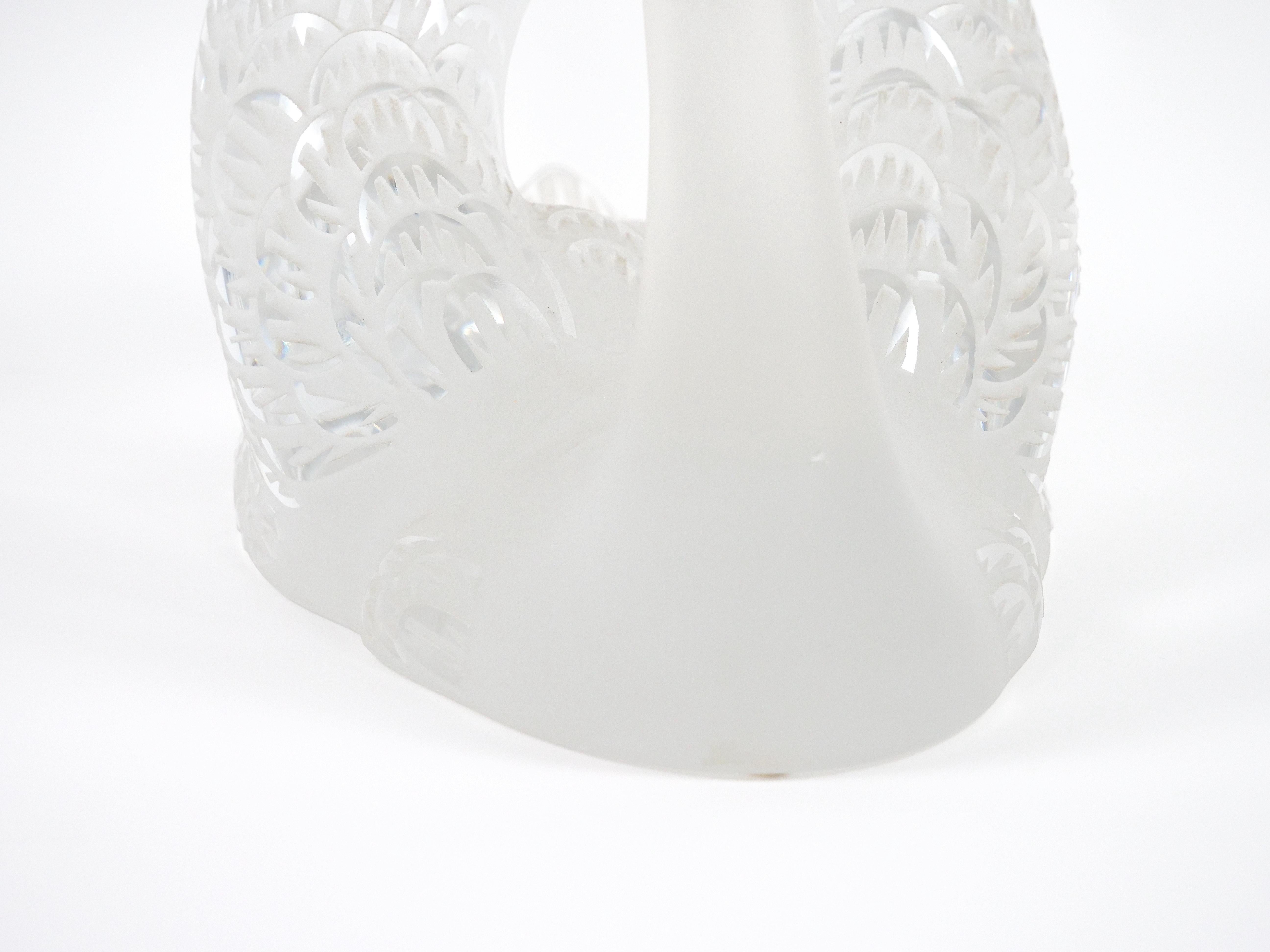  Lalique Crystal Frosted Head Down Swan Sculpture Resting On Mirrored Plateau en vente 7