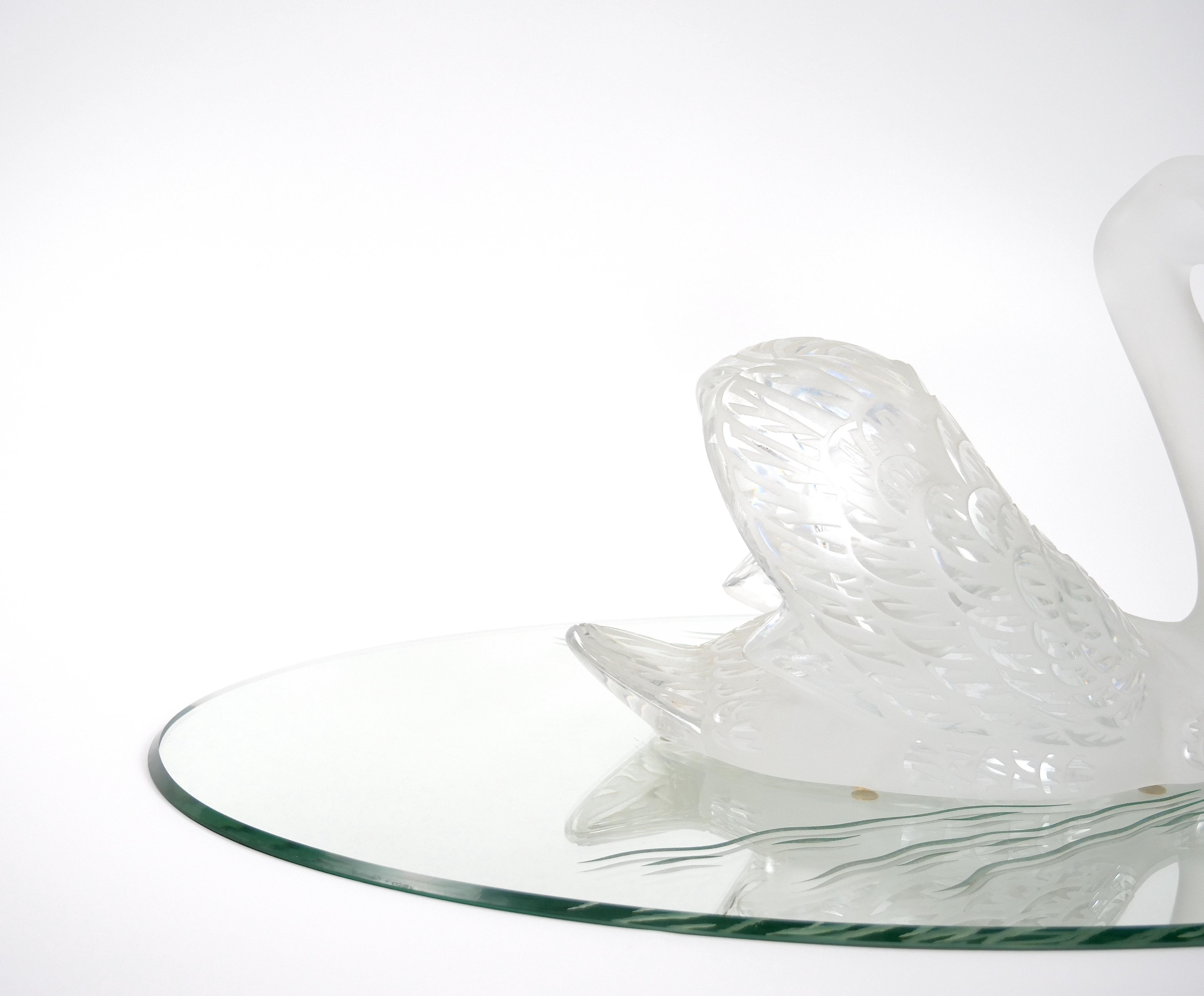 Français  Lalique Crystal Frosted Head Down Swan Sculpture Resting On Mirrored Plateau en vente