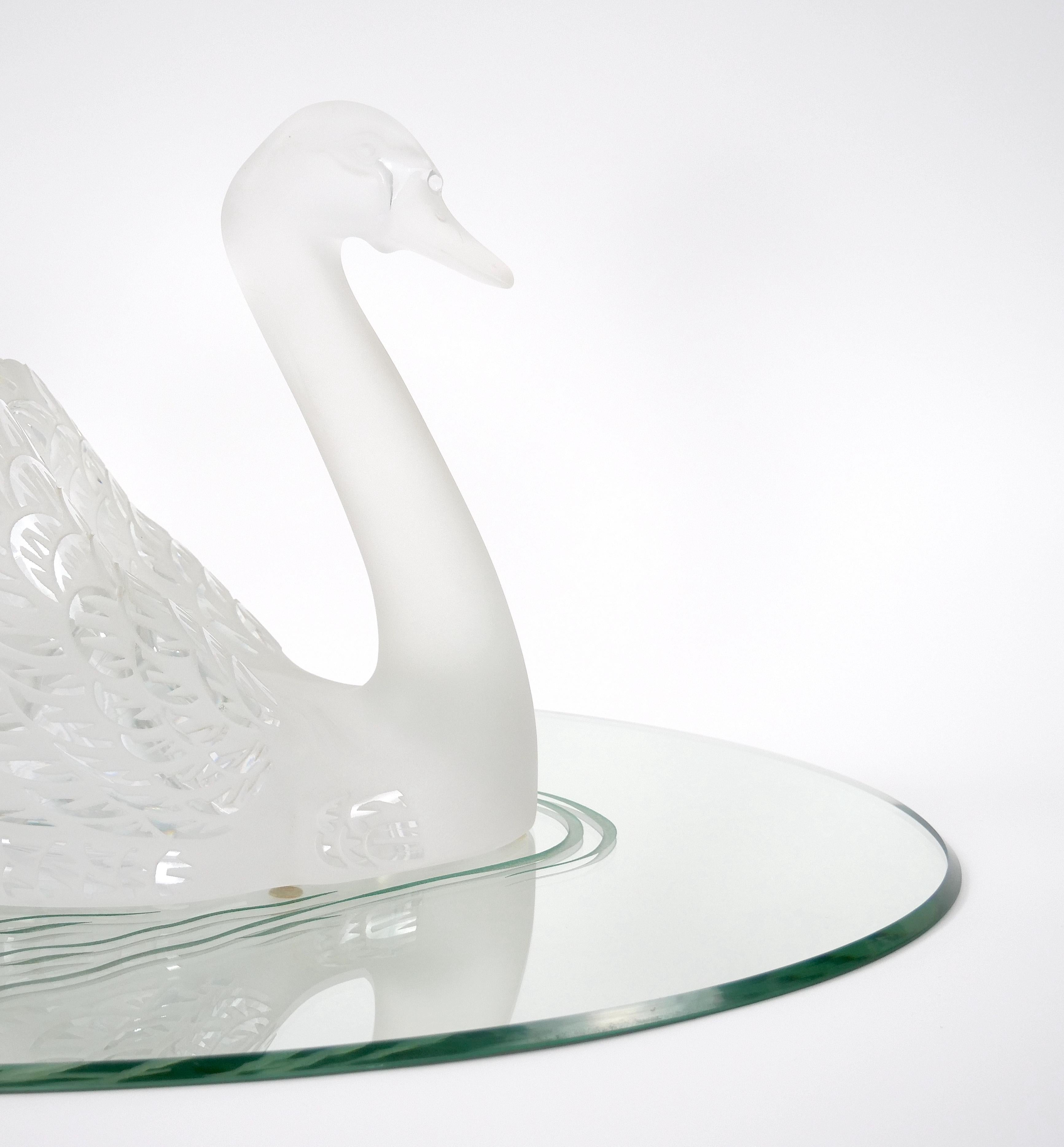 Dépoli  Lalique Crystal Frosted Head Down Swan Sculpture Resting On Mirrored Plateau en vente