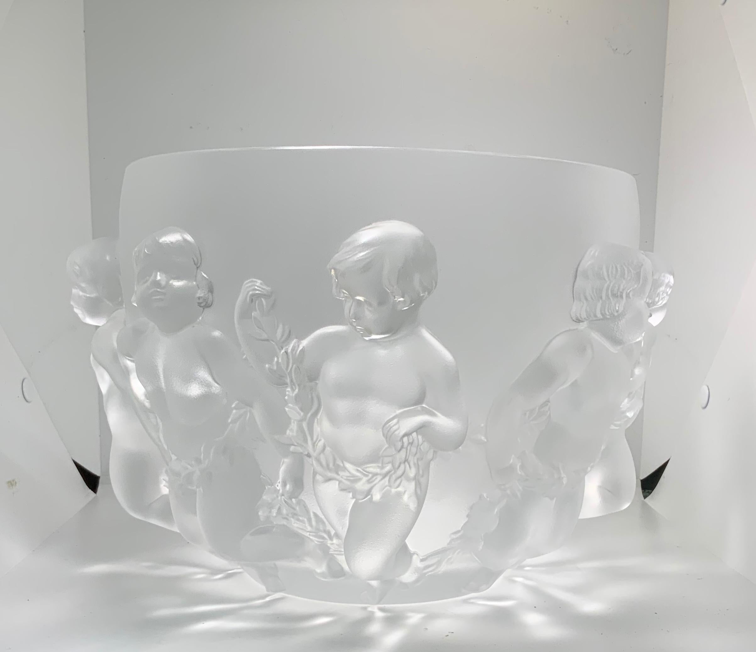 Lalique Crystal “Luxembourg” Large Round Bowl In Good Condition In Guaynabo, PR
