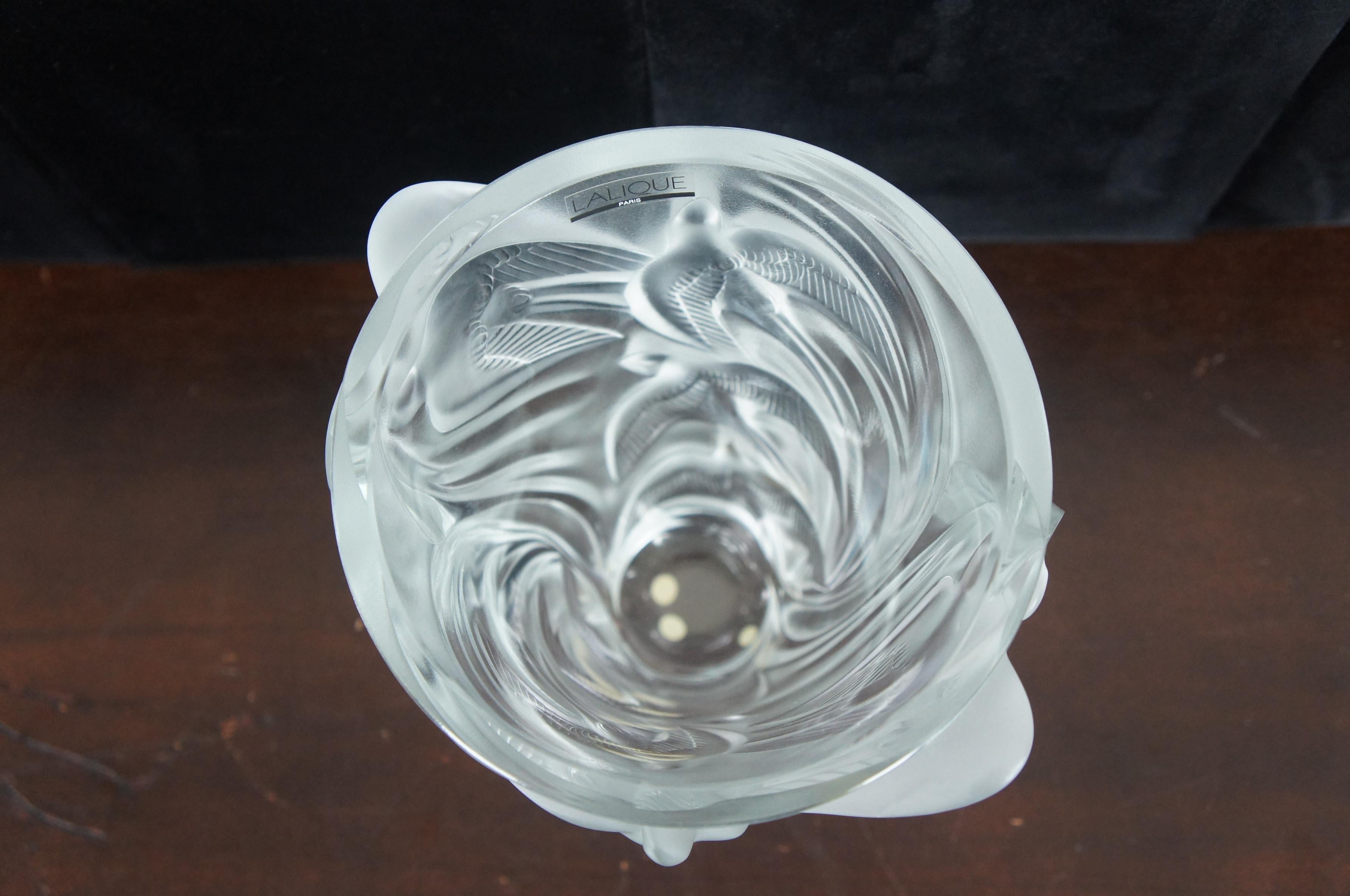Lalique Crystal Martinets Frosted Glass Flower Vase Swallows Signed In Good Condition In Dayton, OH