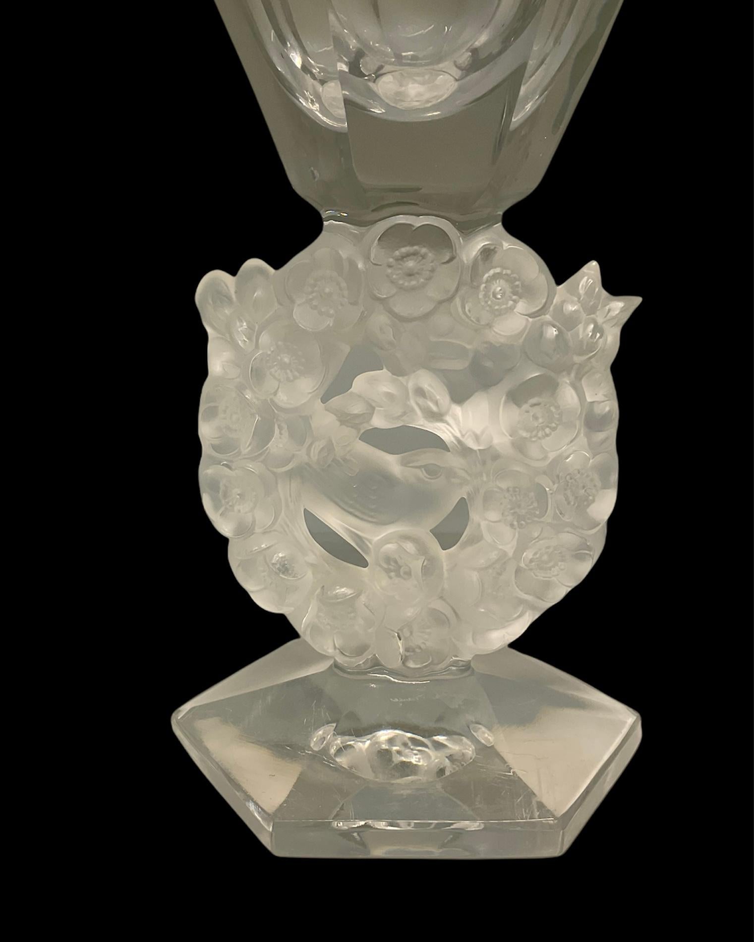 Lalique Crystal Mesange Flower Vase In Good Condition For Sale In Guaynabo, PR