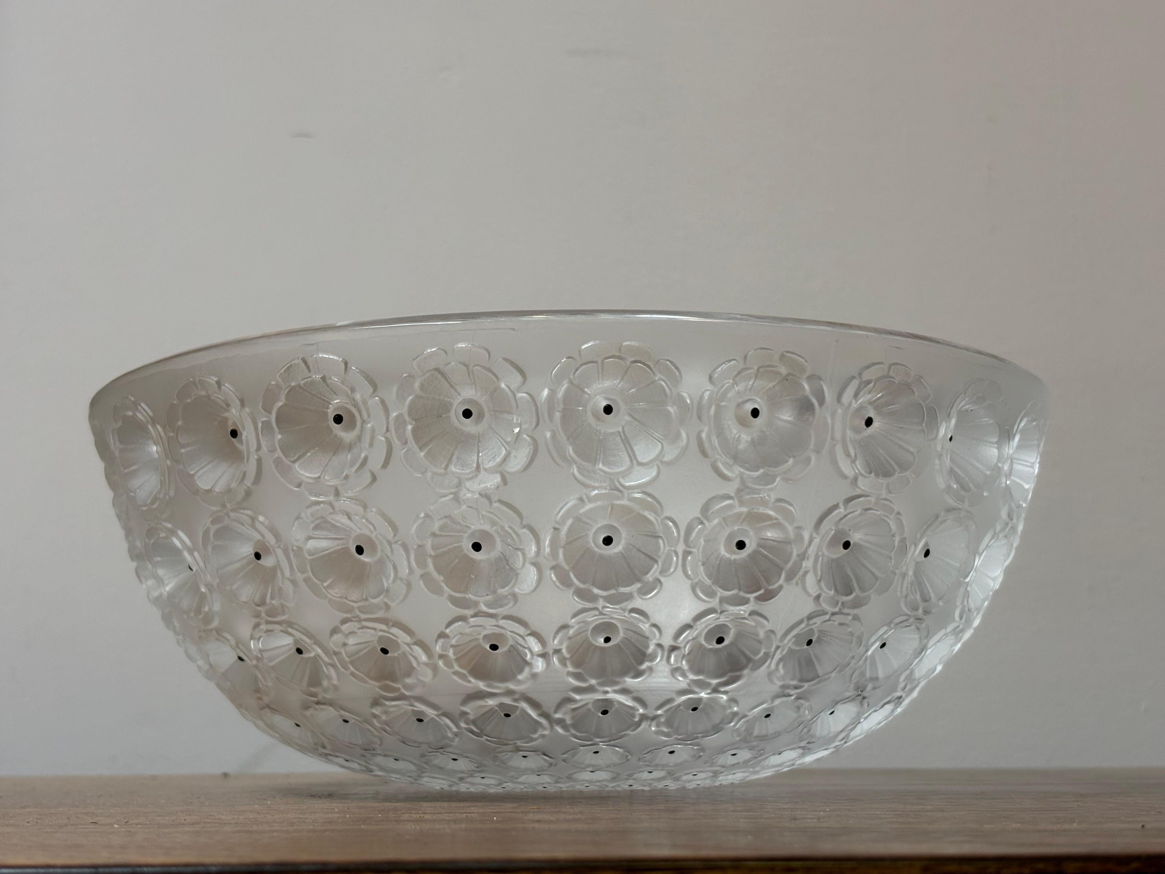 Ciotola Nemours in cristallo di Lalique in vendita 1