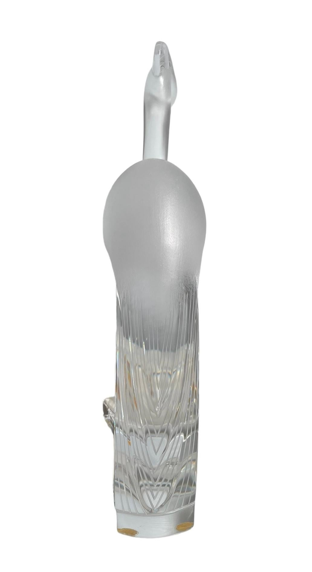 Dépoli Sculpture de paon en cristal Lalique  en vente