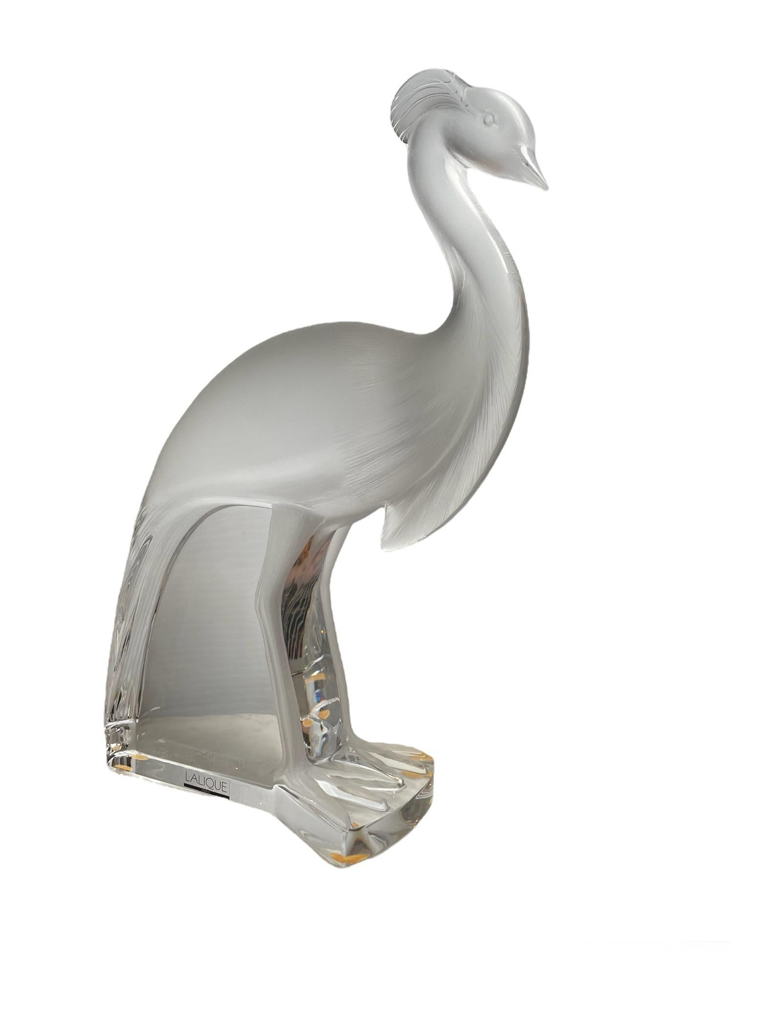 20ième siècle Sculpture de paon en cristal Lalique  en vente