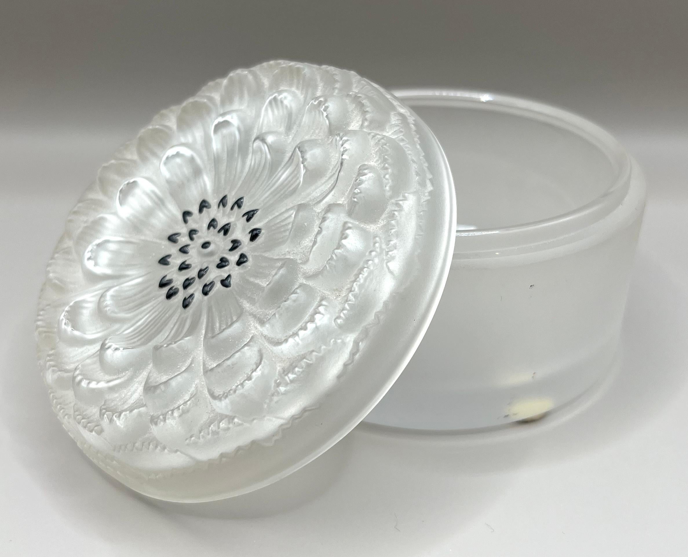 Crystal Lalique crystal powder box / vanity box, Dahlia model - signed For Sale