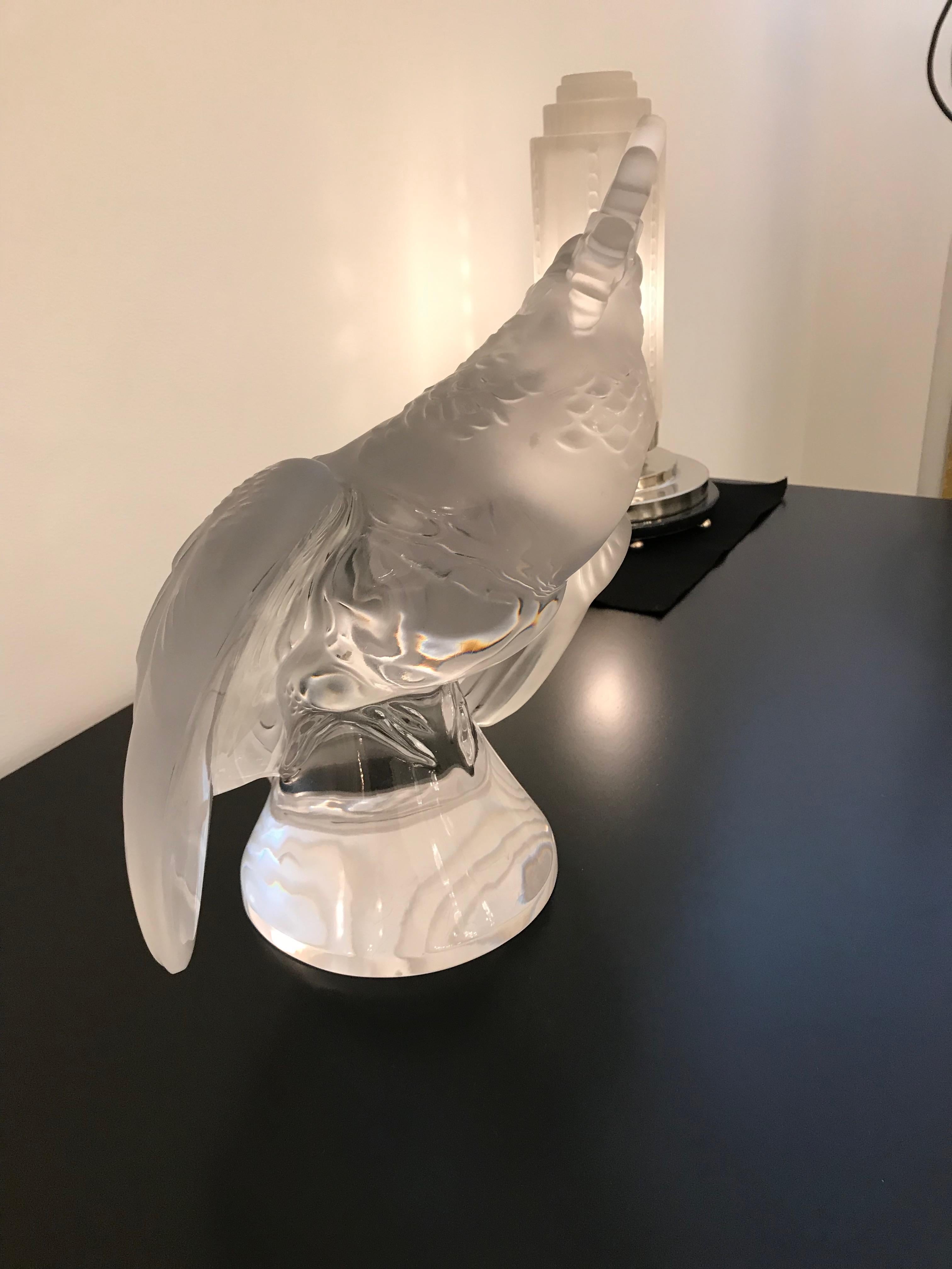 Sculpture en cristal - Oiseau Cockatoo de Lalique en vente 1