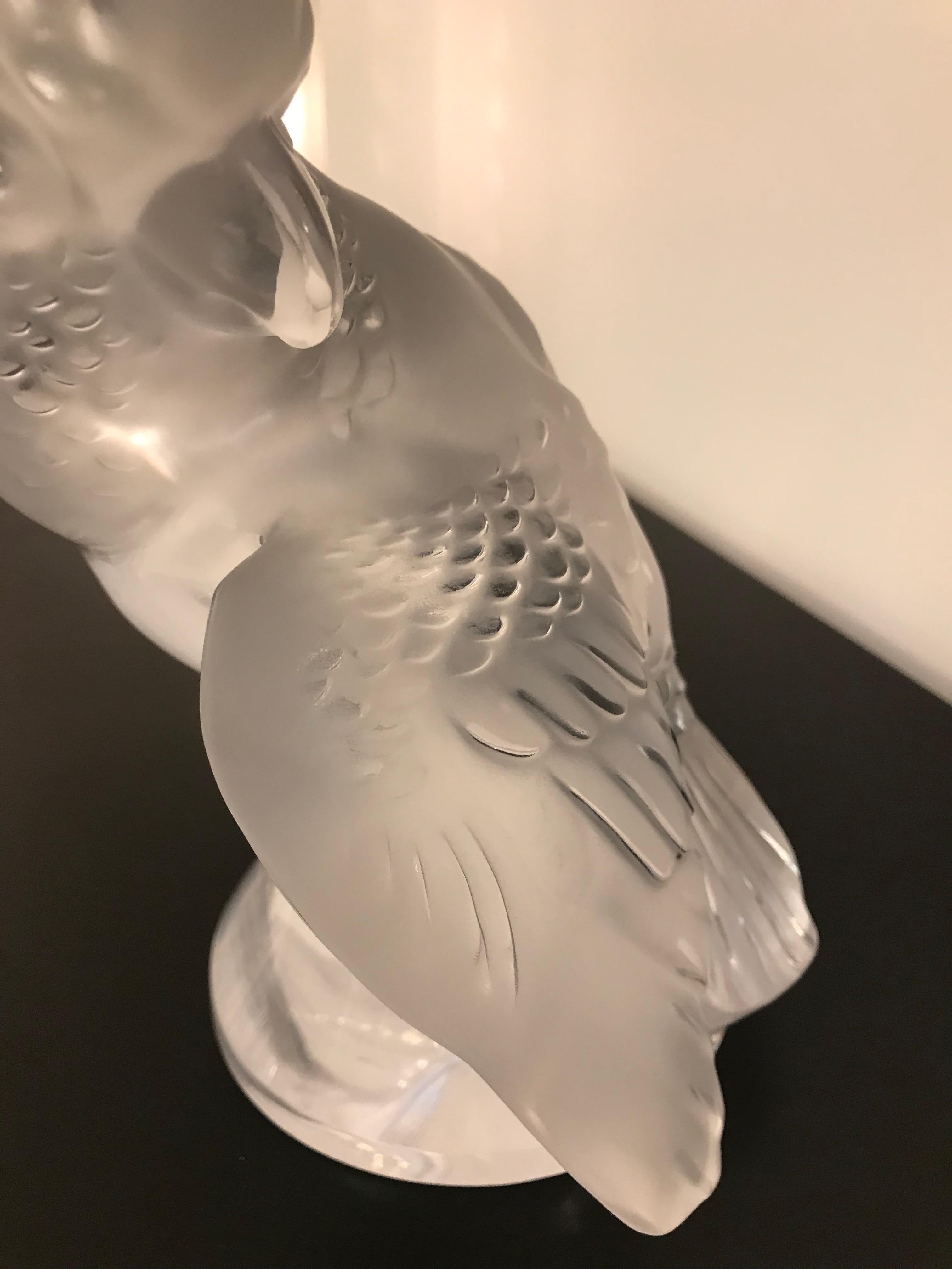 Sculpture en cristal - Oiseau Cockatoo de Lalique en vente 4