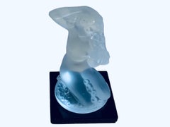 Sculpture en cristal Lalique d'une femme nue dans une bulle