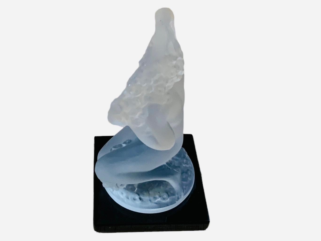 Lalique Crystal Sculpture Of Nude Lady in Bubble In Good Condition For Sale In Guaynabo, PR