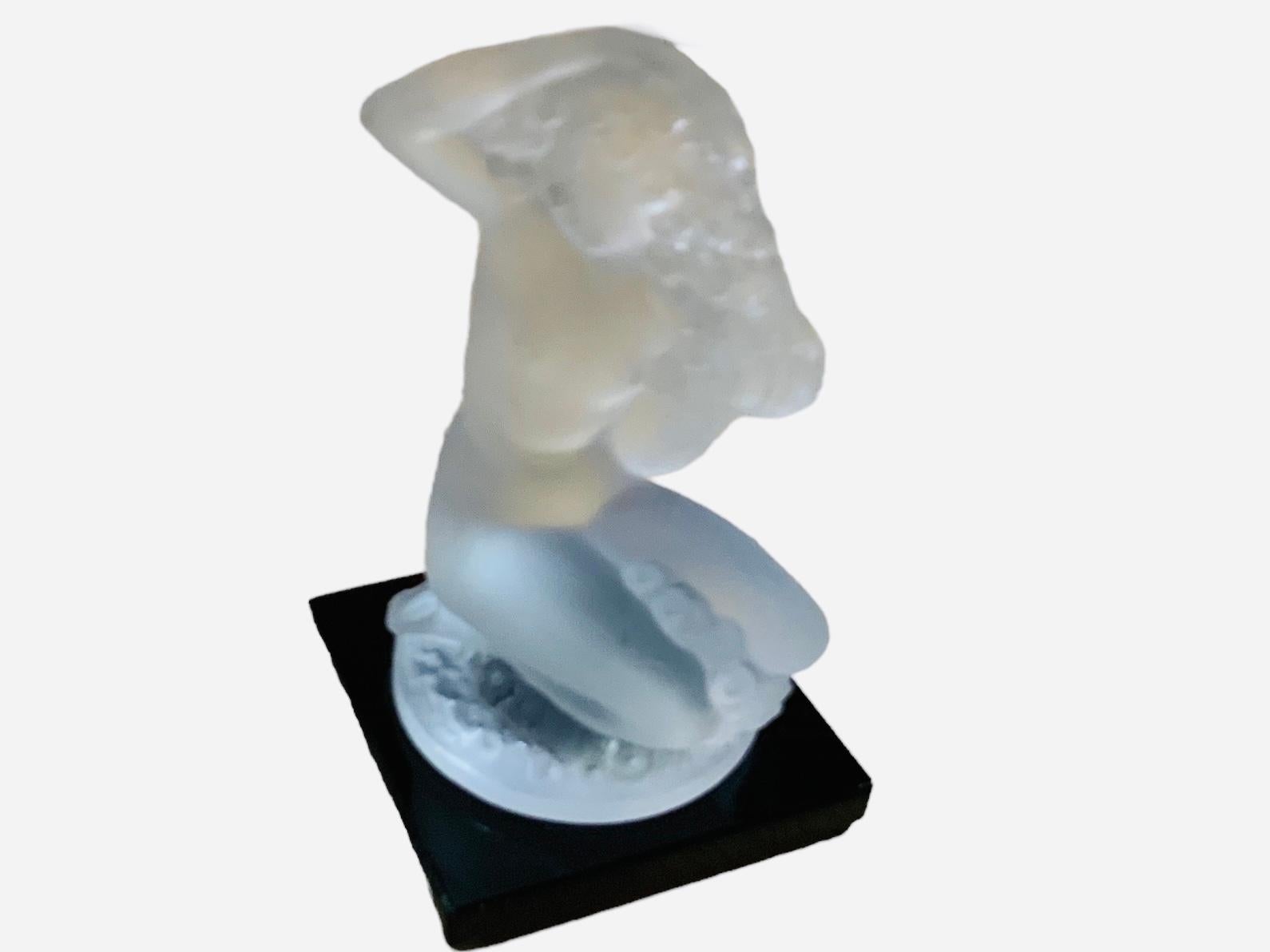 Cristallo Scultura in cristallo di Lalique di una donna nuda in una bolla di sapone in vendita