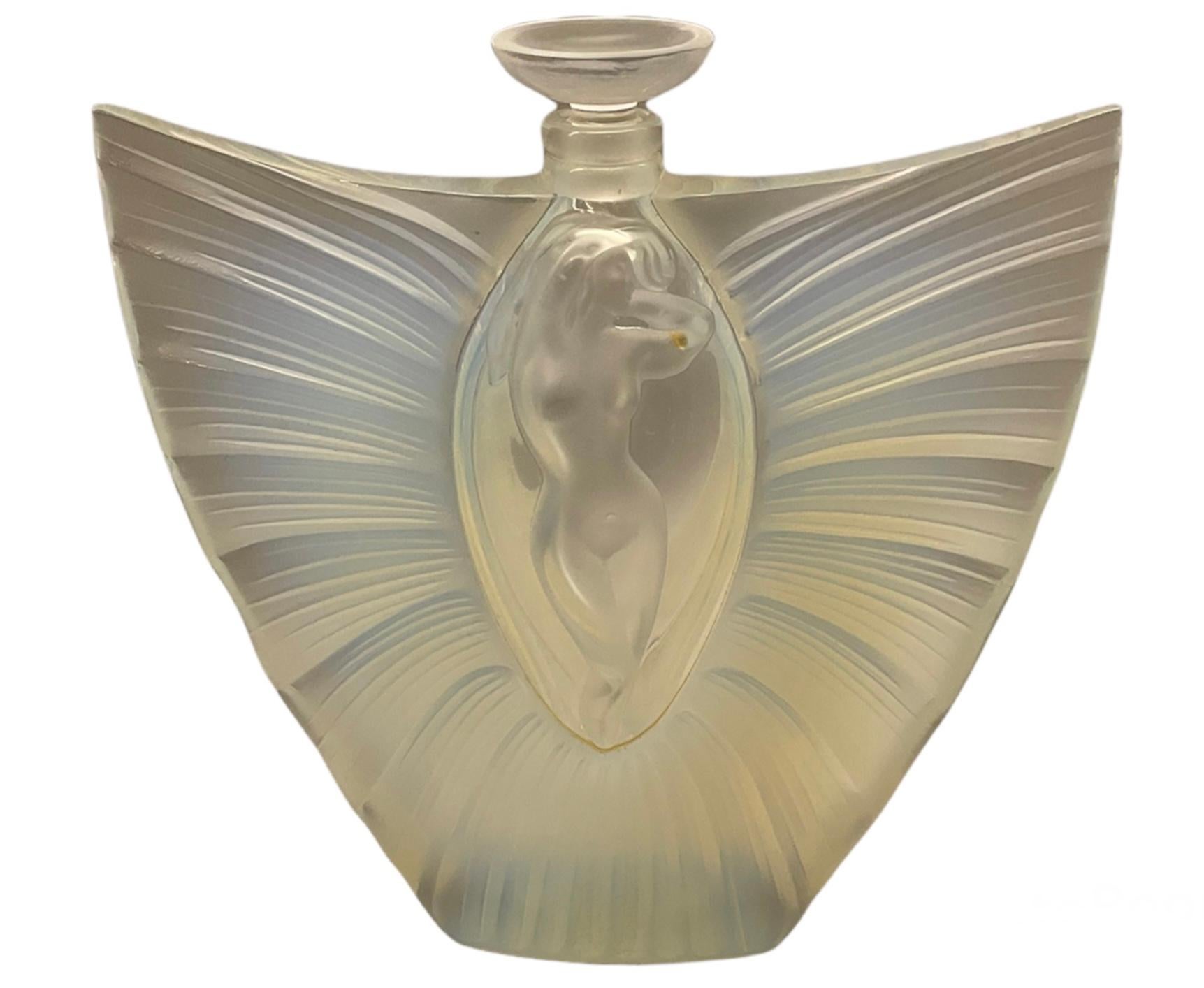 Flacon de flacon de parfum en cristal et sylphide Lalique Bon état à Guaynabo, PR