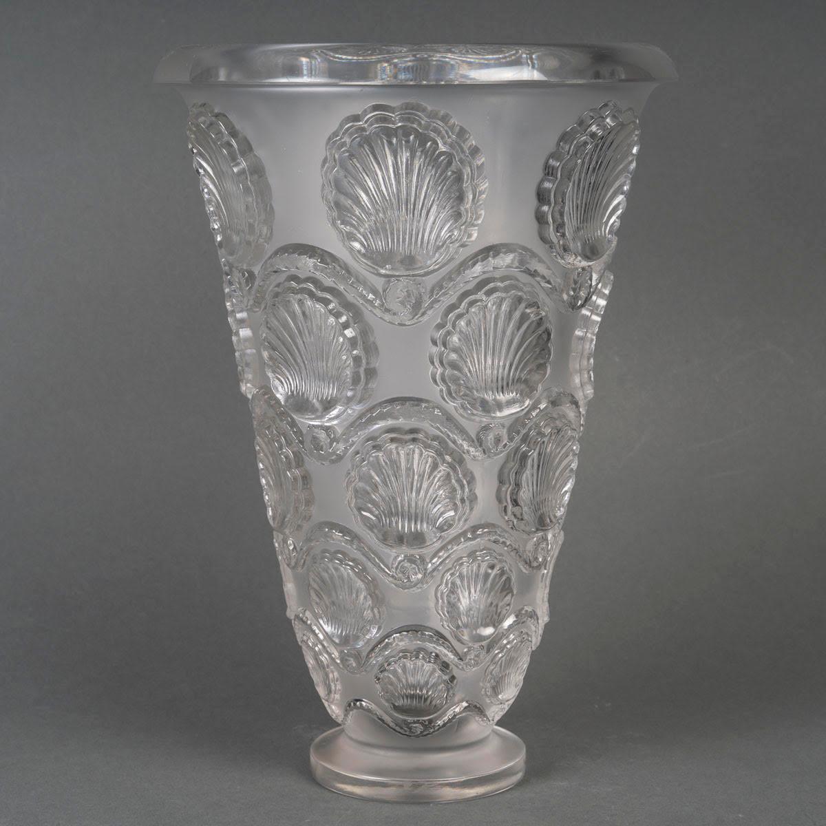 Art Déco Vaso di cristallo Lalique, 20° secolo. in vendita