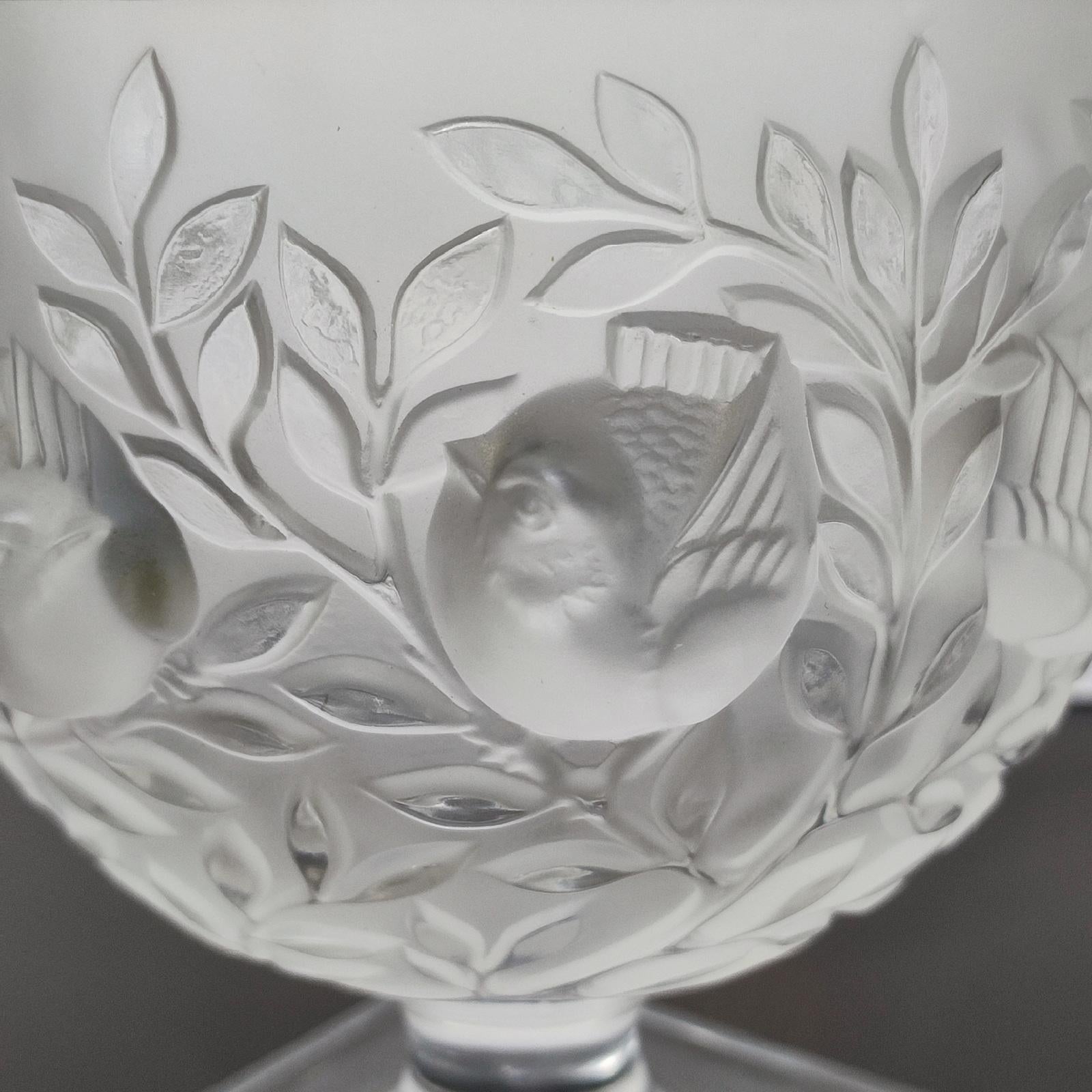 Lalique Crystal Vase 'Elisabeth' Décor of  Birds and Branches - FREE SHIPPING For Sale 1