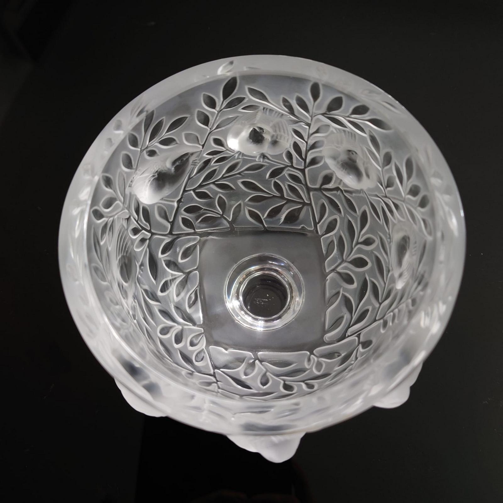 Vase en cristal de Lalique 'Elisabeth' Décor de  Oiseaux et branches - Expédition GRATUITE en vente 1