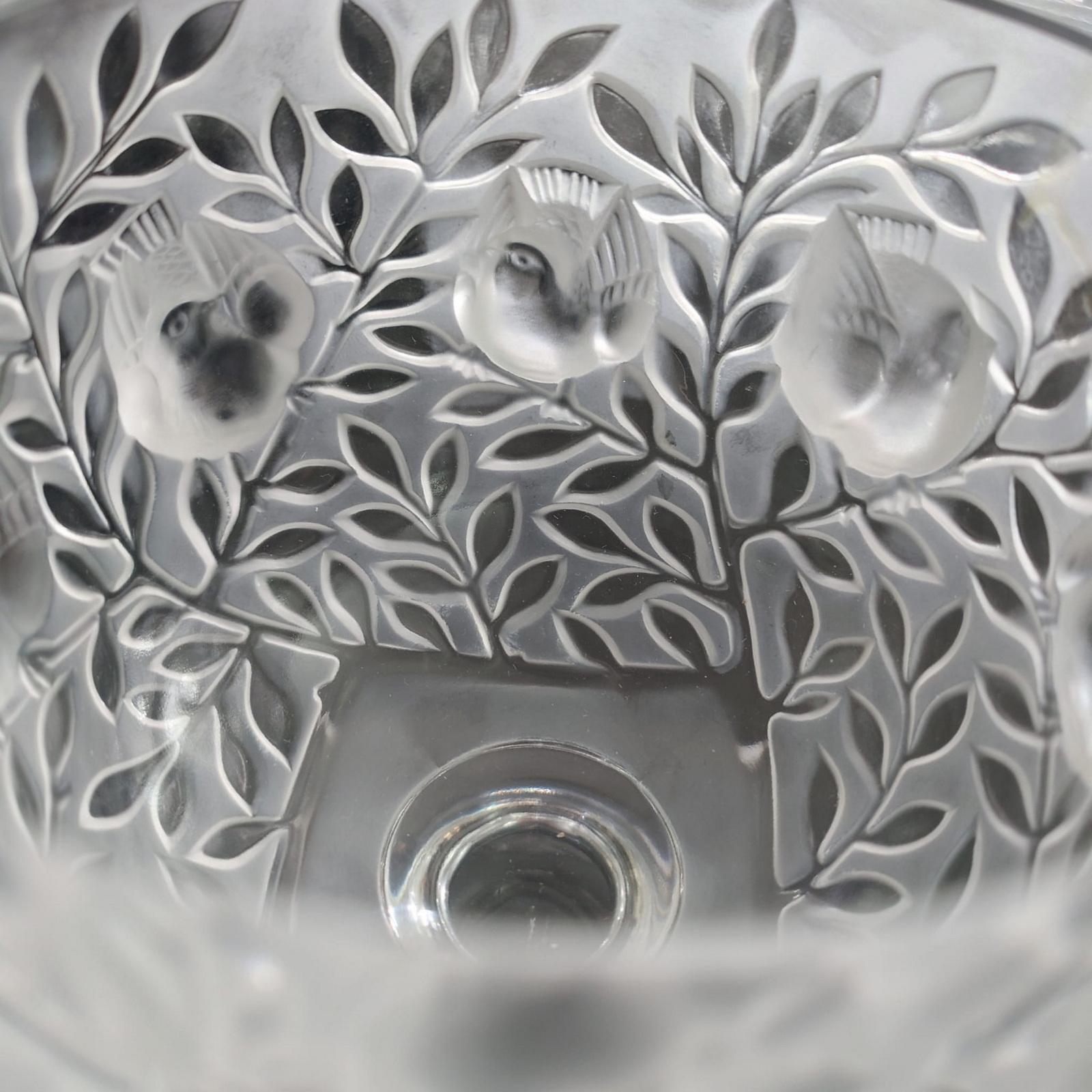 Vase en cristal de Lalique 'Elisabeth' Décor de  Oiseaux et branches - Expédition GRATUITE en vente 2