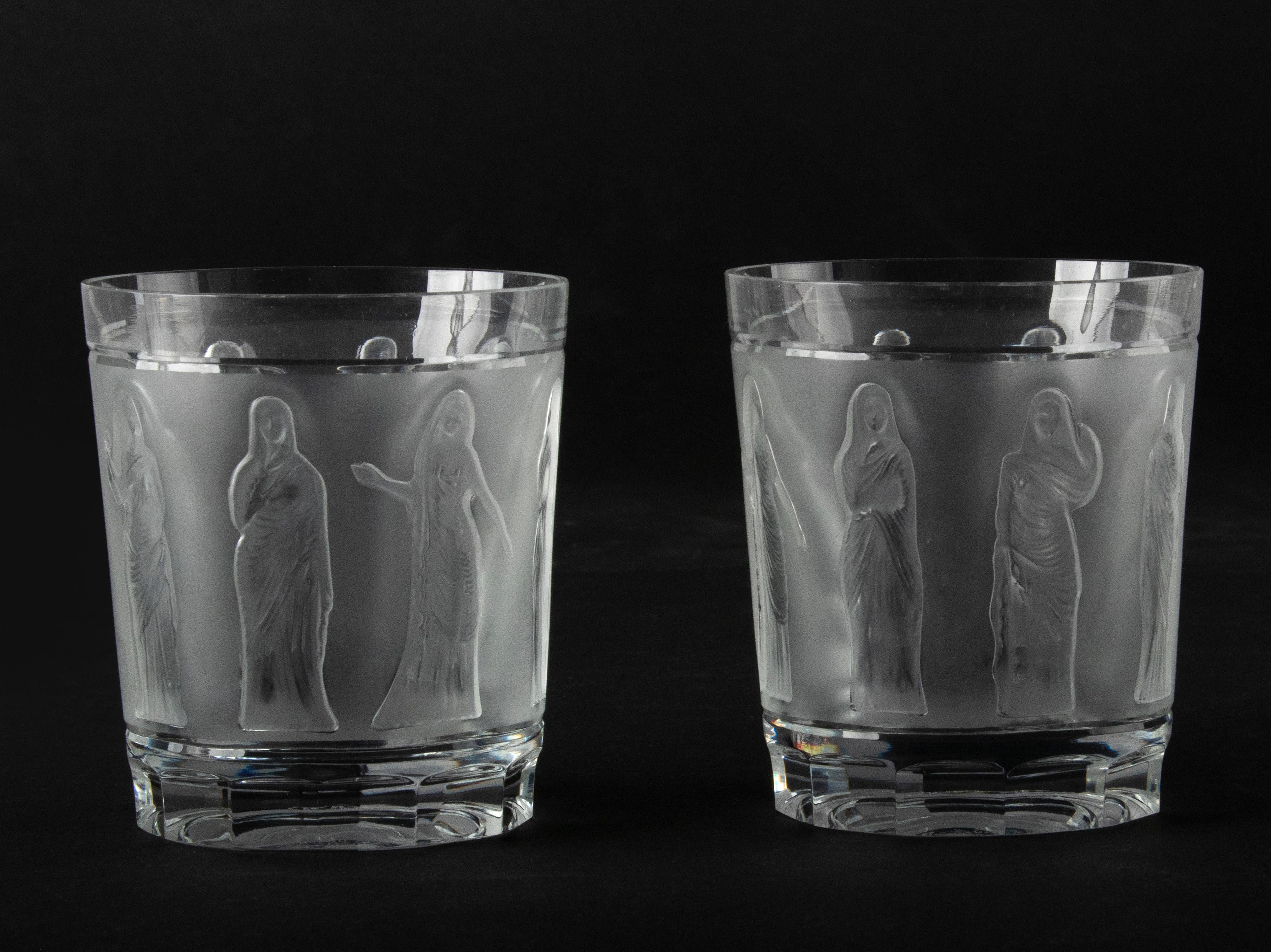 20th Century Lalique Decanter with two Whiskey Glasses Model Femmes Antiques