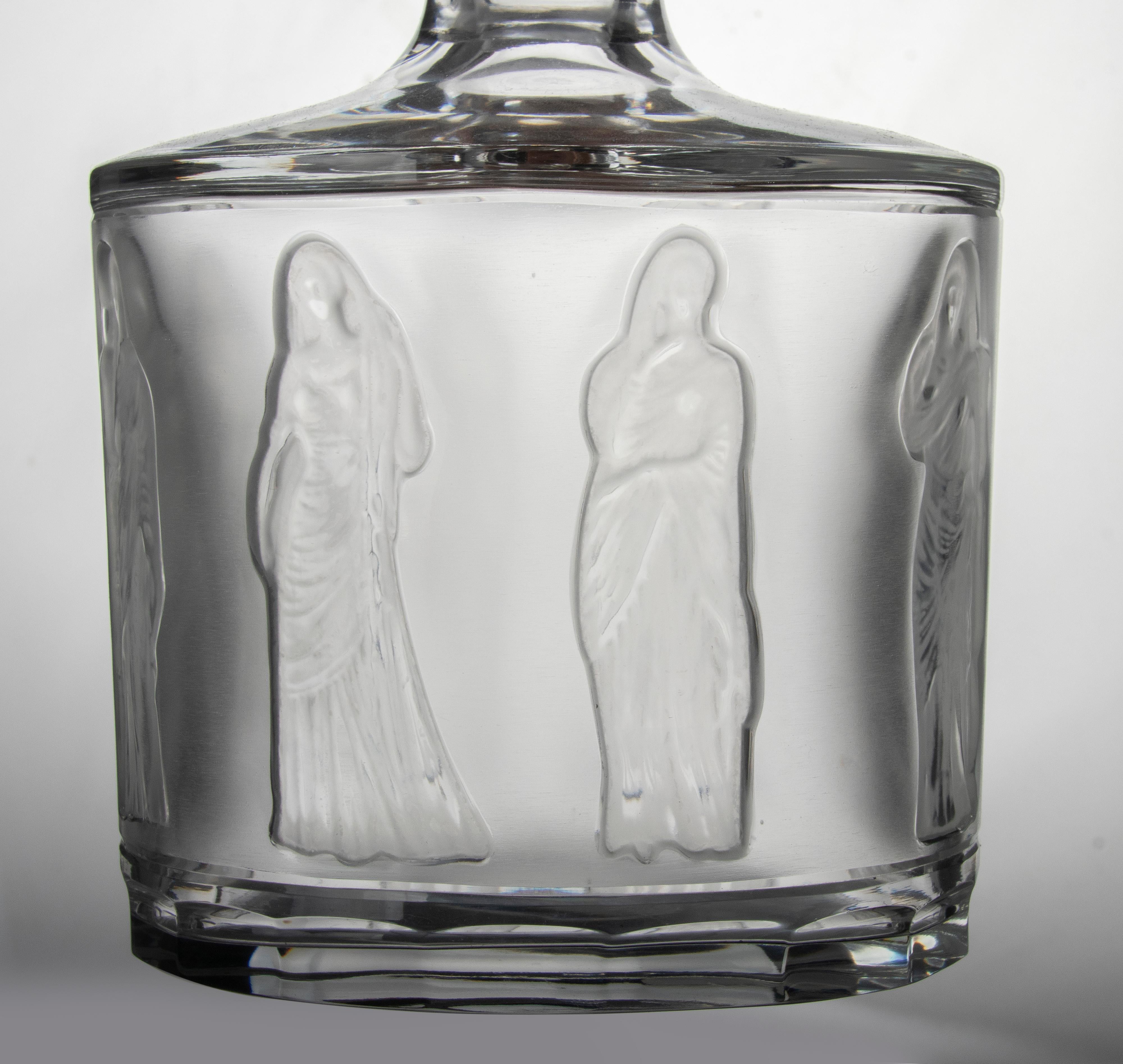 Lalique Decanter with two Whiskey Glasses Model Femmes Antiques In Good Condition In Casteren, Noord-Brabant