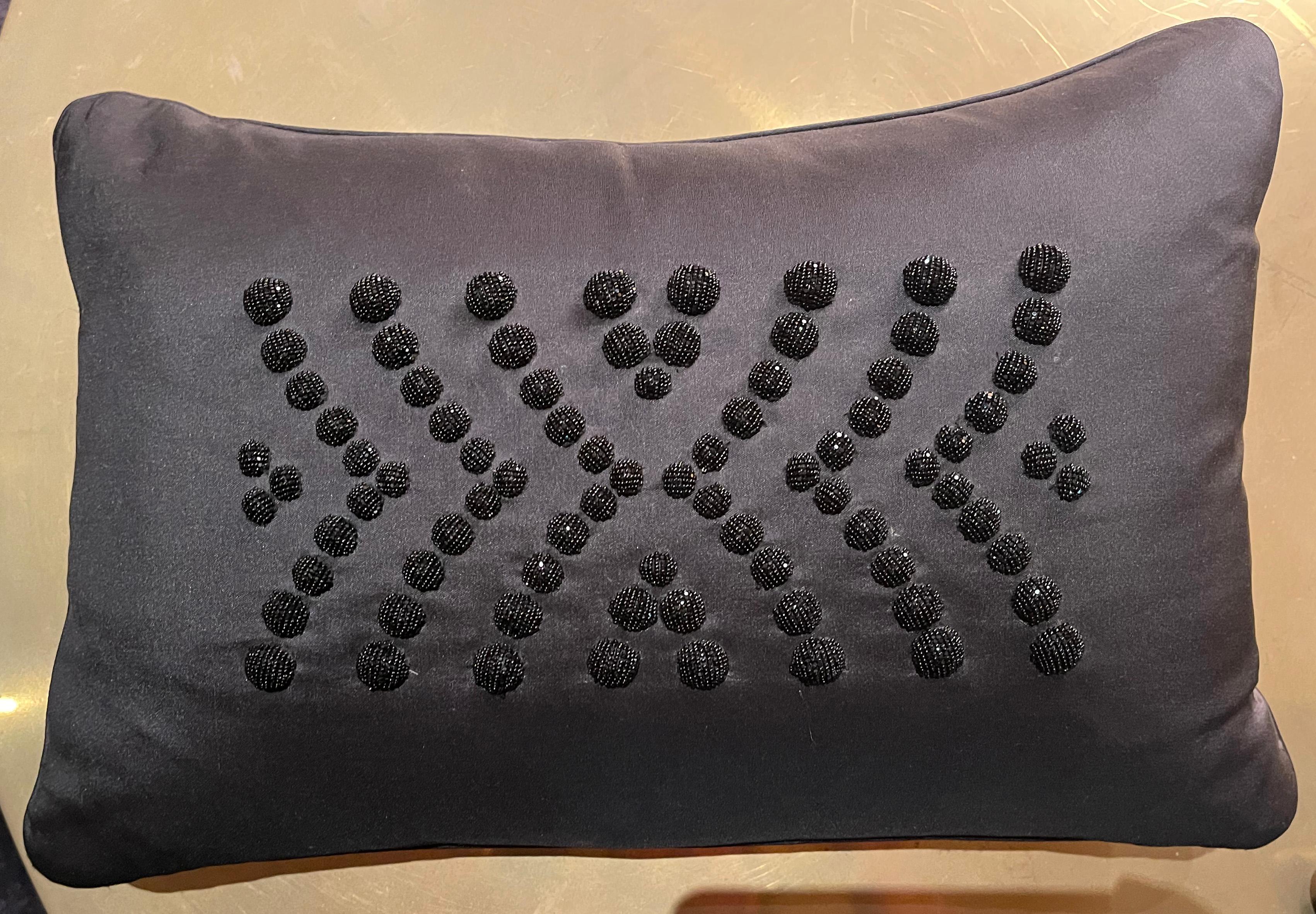 Demi Coutard silk cushion by Lalique

A collaboration between Lady Tina Green & Pietro Mingarelli for Lalique Maison. The Demi Coutardd cushions exemplifies luxury, with the finest craftsmanship which one could describe as 'Haute Couture' for the