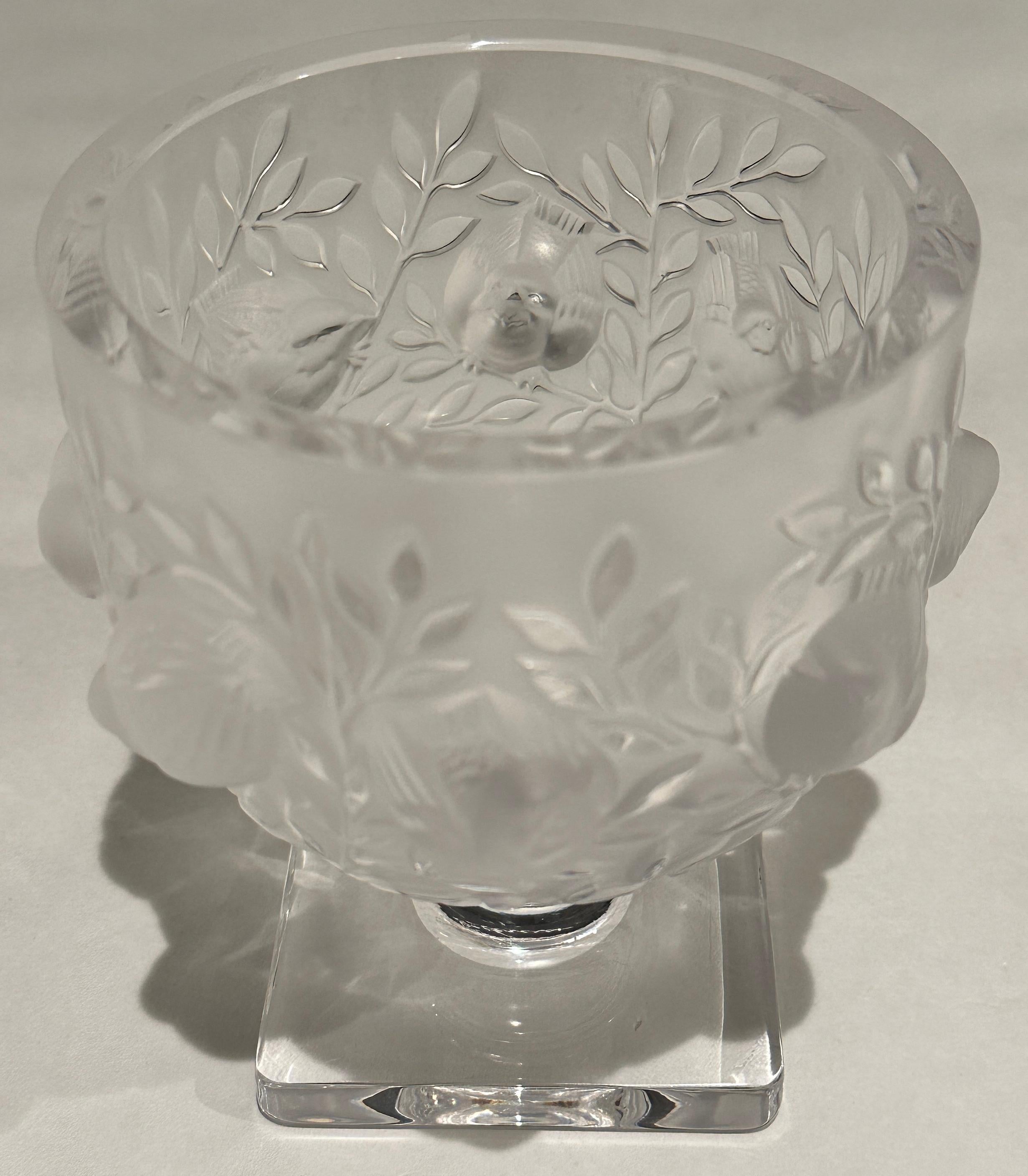 Lalique Elizabeth Vase In Good Condition In Norwood, NJ