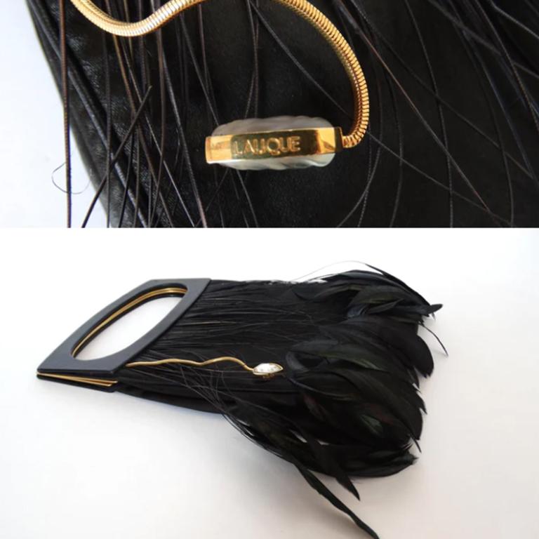 Tag LALIQUE

Height: 22.86 cm (9 in)

Depth: 15.24 cm (6 in)

Length: 13.97 cm (5.5 in)

Silk/ Leather/ Feather

Perfect condition 

Shipping worldwide with tracking number 