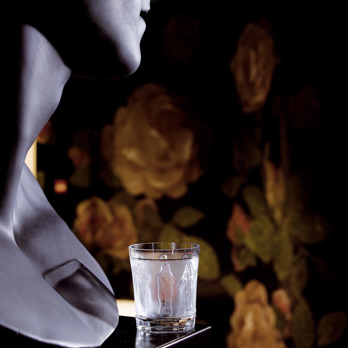 Conçu par Marc Lalique en 1962, le design raffiné du gobelet à whisky Femmes Antiques s'inspire de la silhouette d'une femme antique.

Dimensions : 3.98