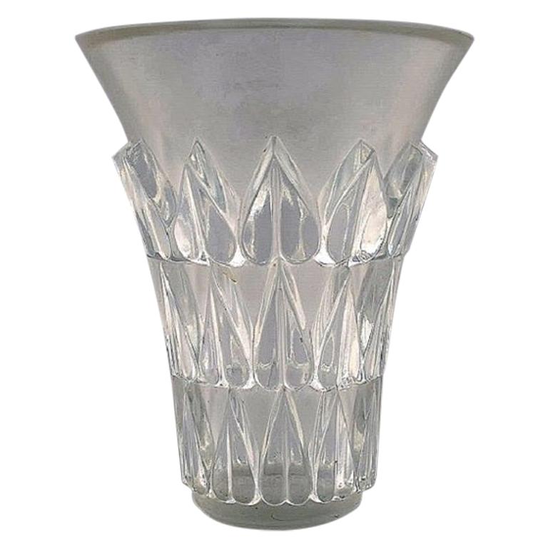 Lalique "Feuilles" Vase in Art Glass with Leaves in Relief, Dated after 1945