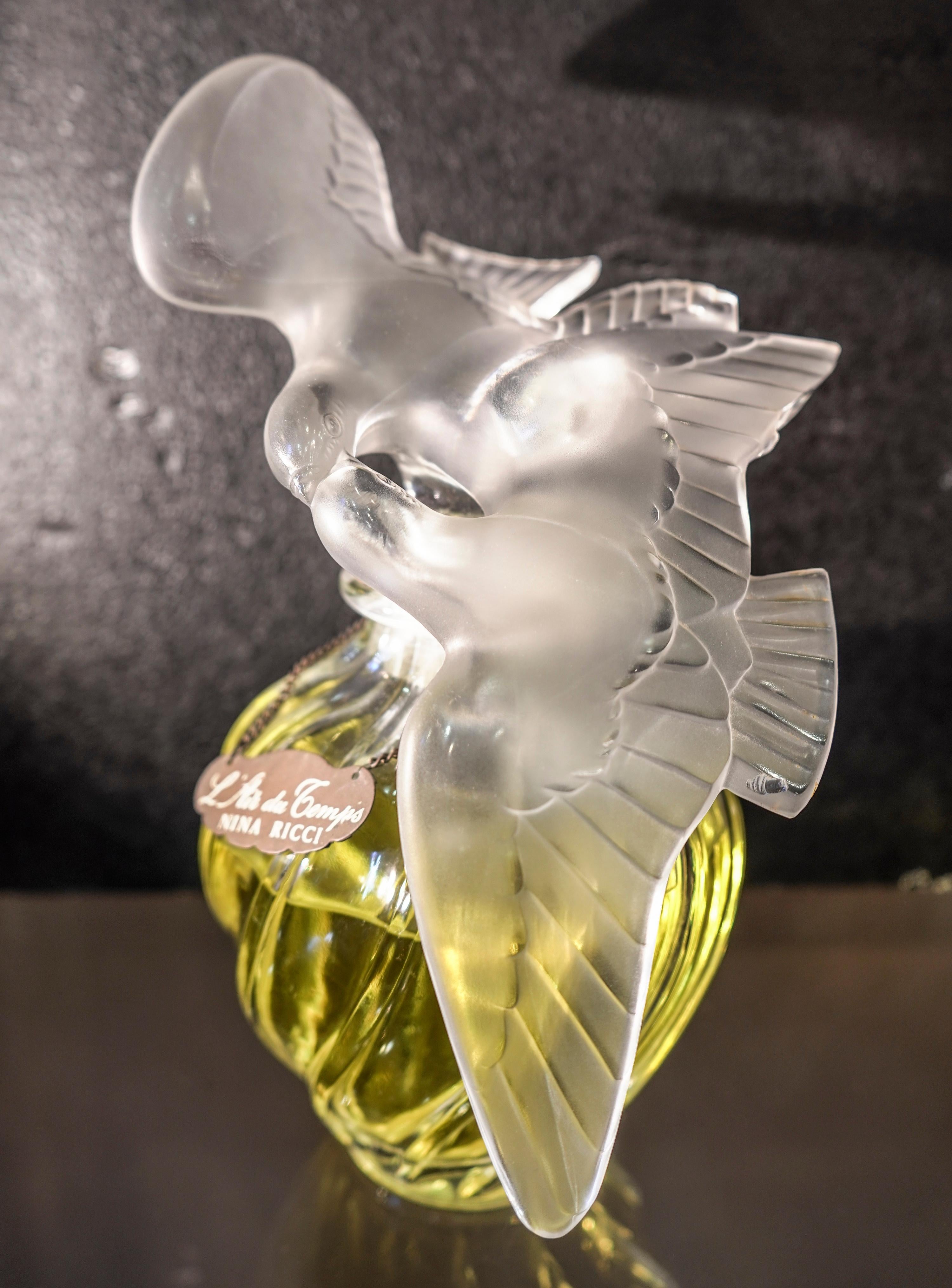 Lalique Ficticio  L, air Du Temps Large Blown Glass Bottle of Fake Perfume, 1960s In Fair Condition In Valladolid, ES
