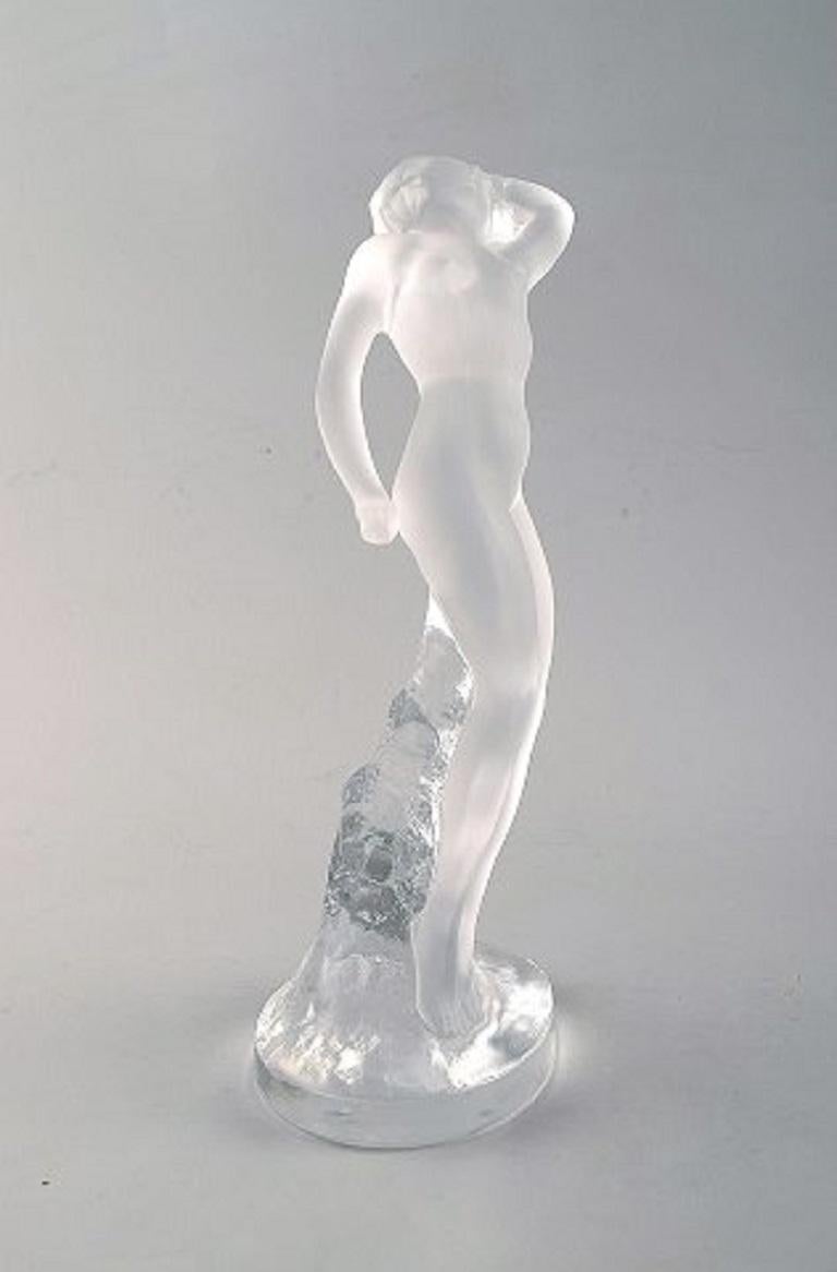 Lalique. Figure of naked woman in clear art glass, 1960s.
In very good condition.
Incised signature.
Measures: 25 x 11.5 cm.