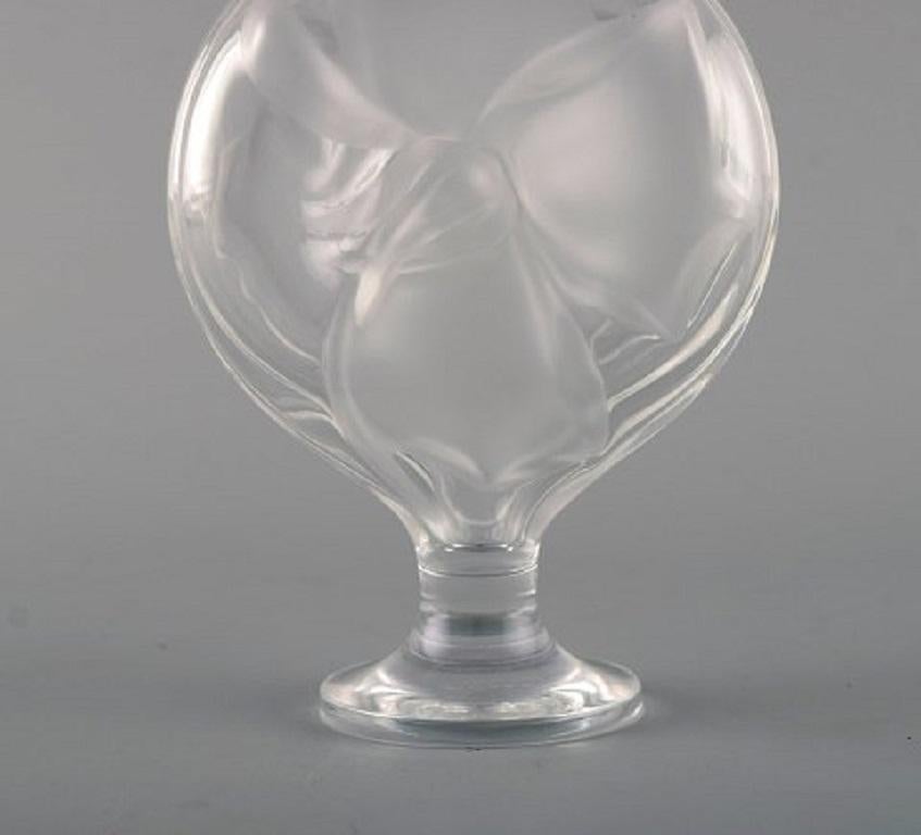 Art déco Flacon Lalique en verre d'art transparent et dépoli, années 1980 en vente