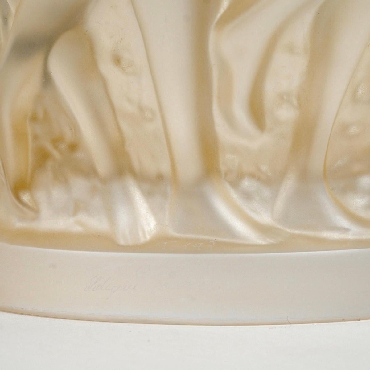 Français Lalique France After René Lalique - Vase Bacchantes Cristal dépoli Lustre d'or