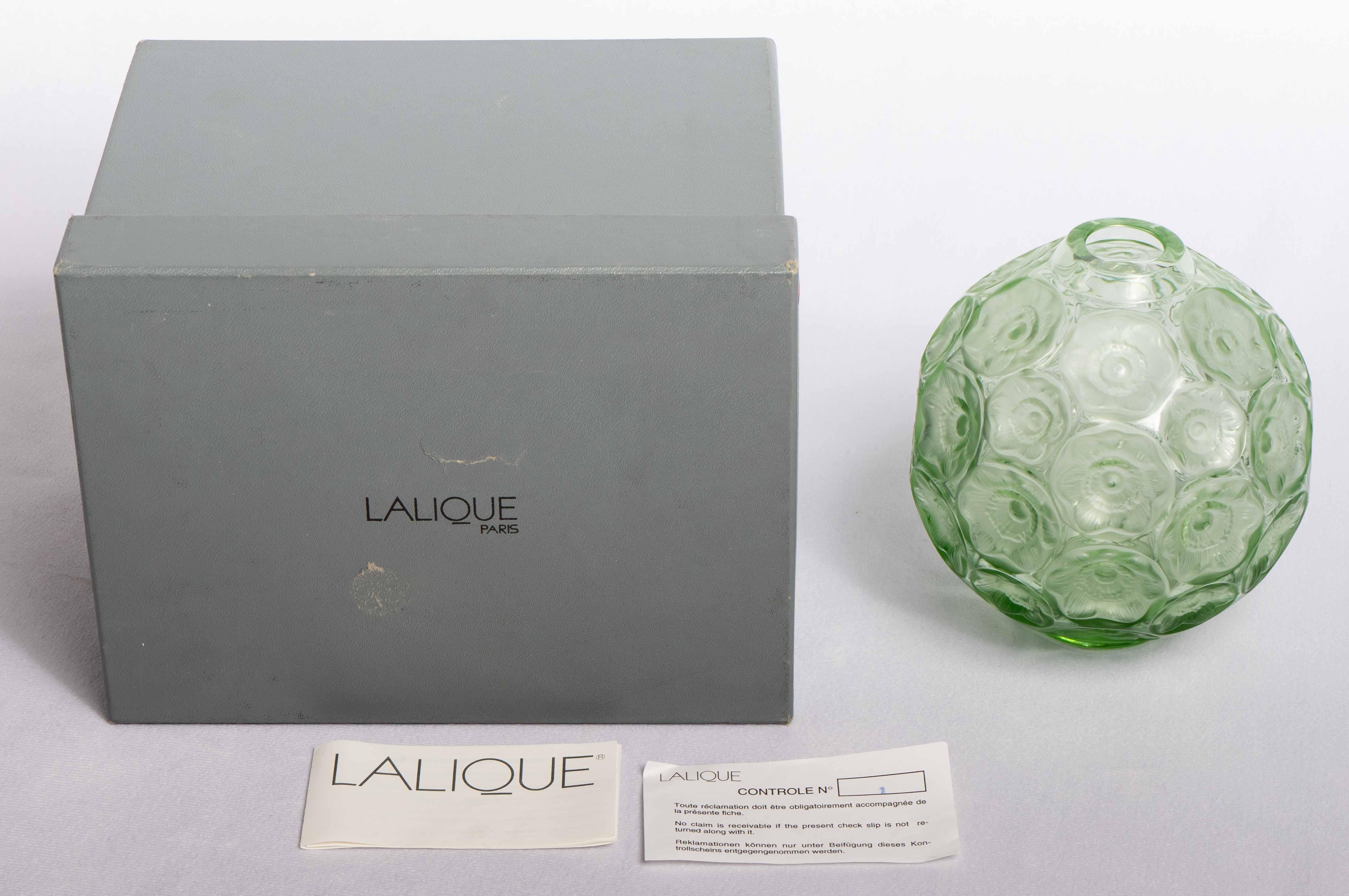 Lalique France Anémones Vase in Light Green Green Crystal as New in Box 2