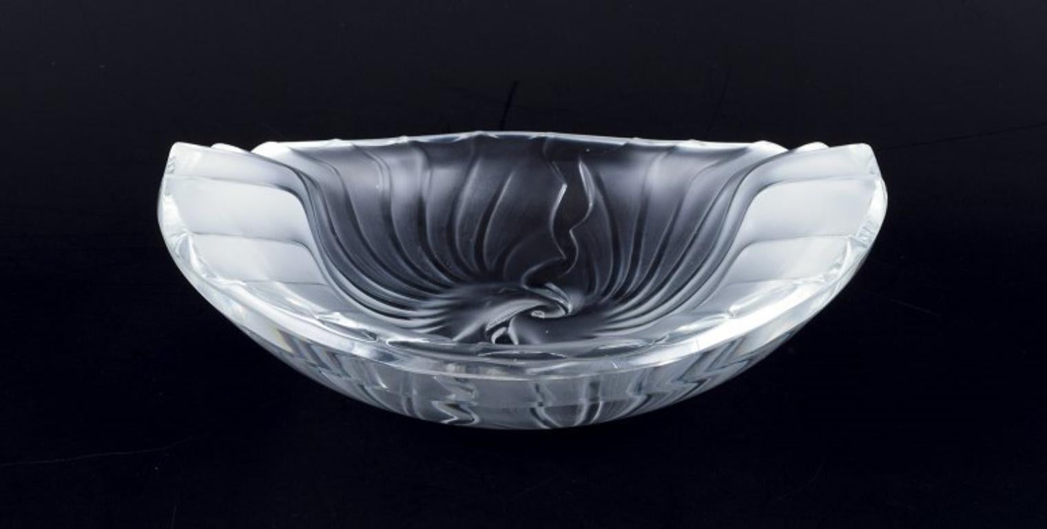 Lalique, France. 
Art glass bowl with relief decoration.
1980s.
Signed Lalique France.
Perfect condition.
Dimensions: Width 21,0 cm. x Diameter 18,0 cm. x Height 6,8 cm.