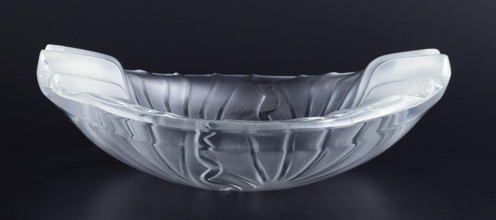 Lalique, France.  Art glass bowl with relief decoration. 1980s. In Excellent Condition For Sale In Copenhagen, DK
