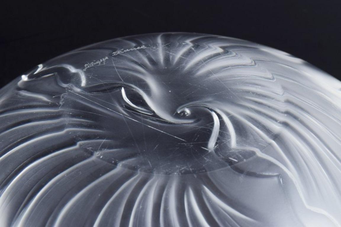 Lalique, France.  Art glass bowl with relief decoration. 1980s. For Sale 2