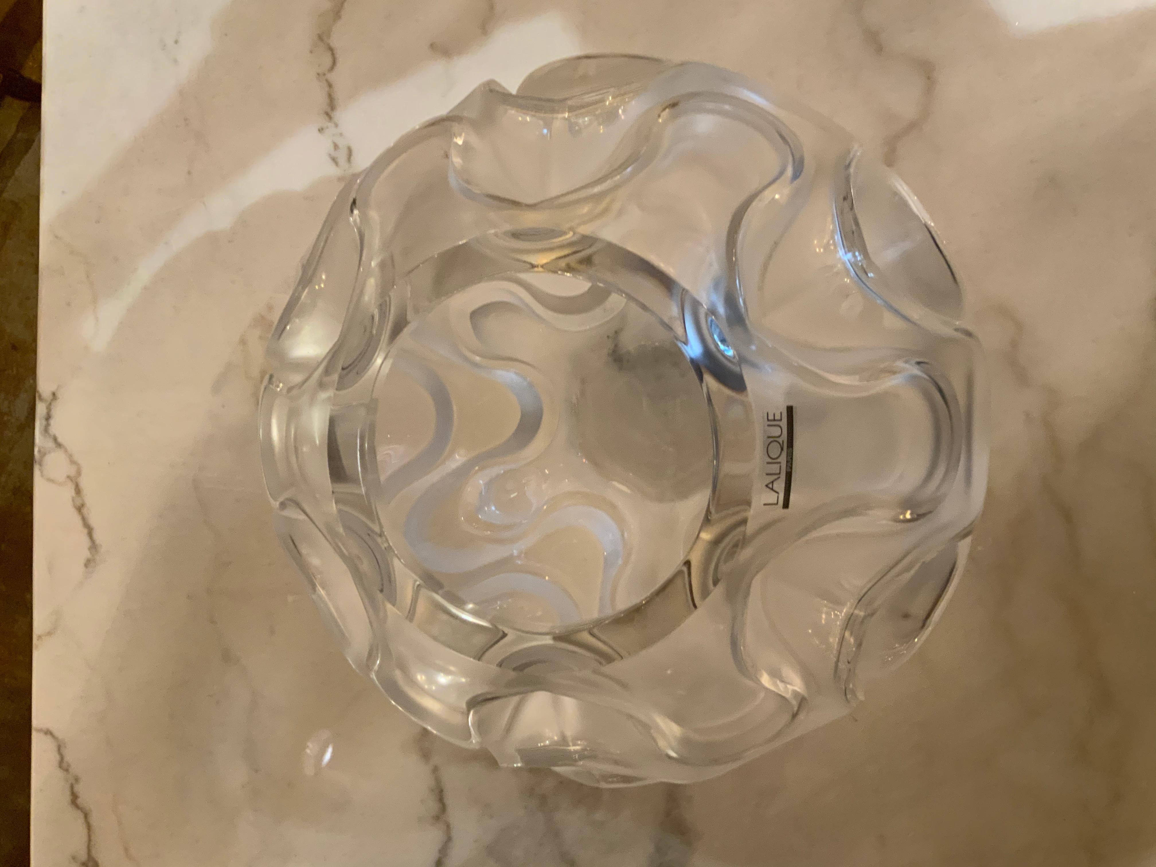20ième siècle Vase Vibrations en verre d'art français Lalique en vente