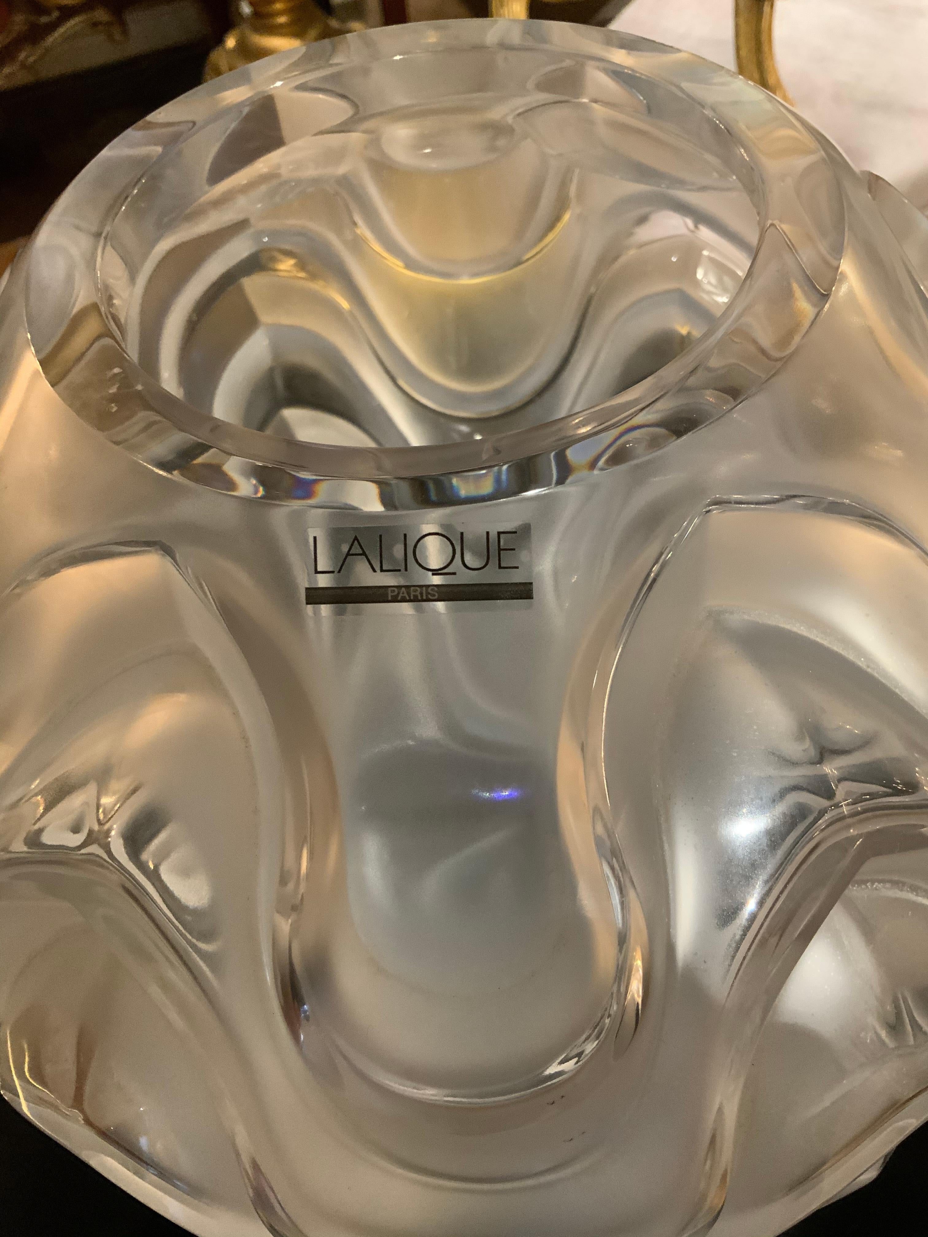 Vase Vibrations en verre d'art français Lalique en vente 1