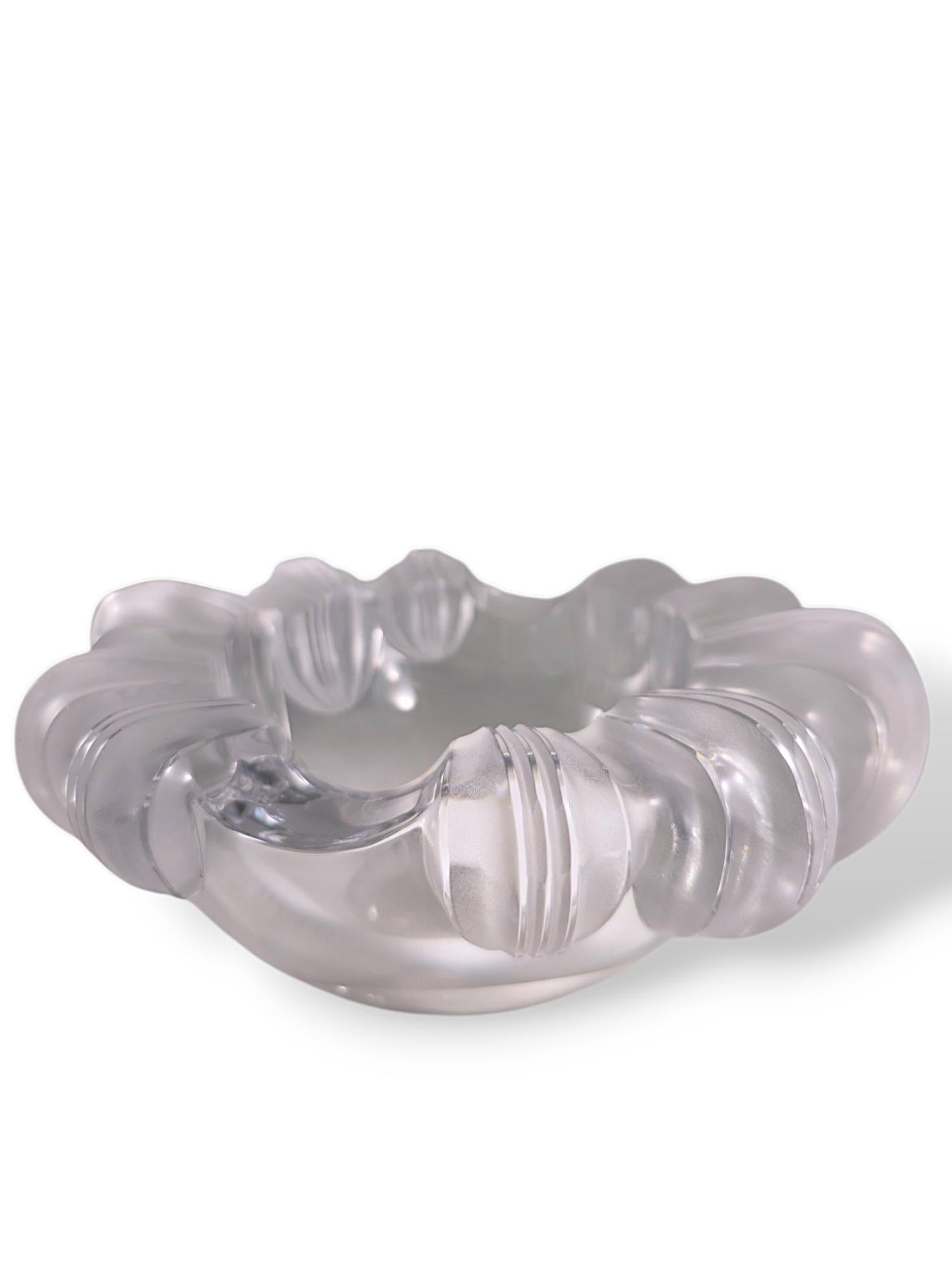 Lalique France 'Athena' Frosted Crystal Ashtray or Bowl In Good Condition For Sale In Kingston, NY