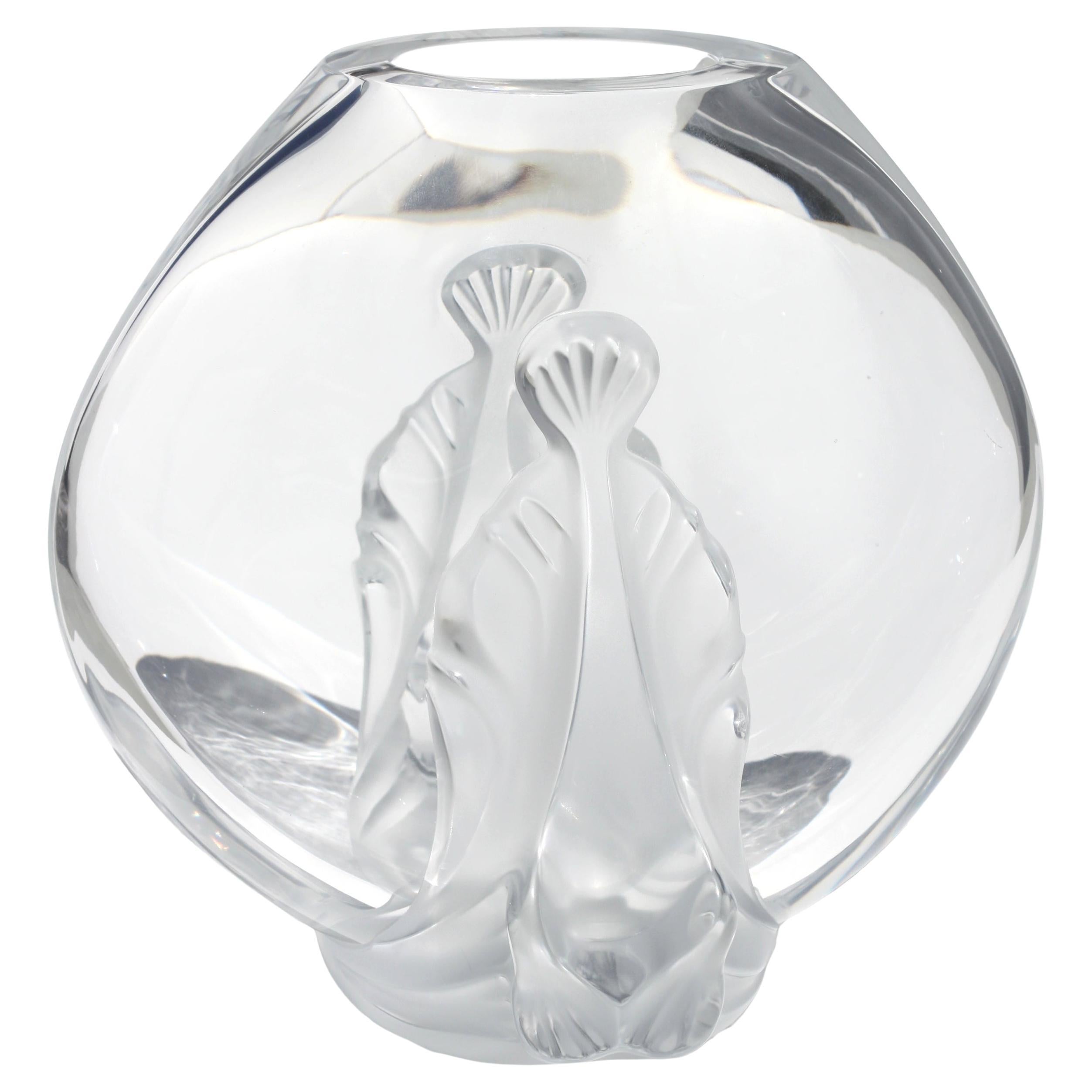 Lalique Frankreich "Calyx" Vase aus klarem und mattiertem Kristall im Angebot