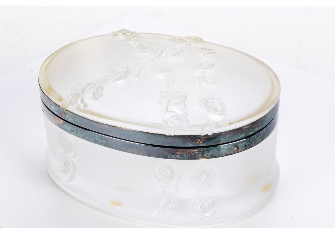Ovaler Deckelschachtel „Coppelia“ von Lalique, Frankreich (Französisch) im Angebot