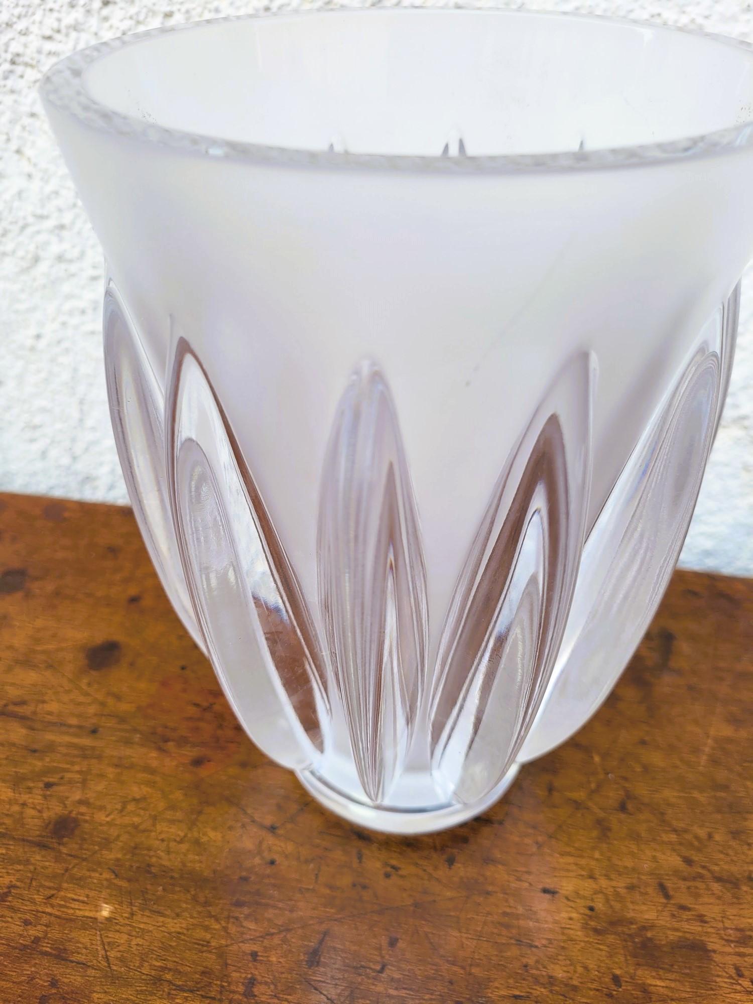 Lalique Francia, Vaso Courchevel, XX secolo in vendita 3