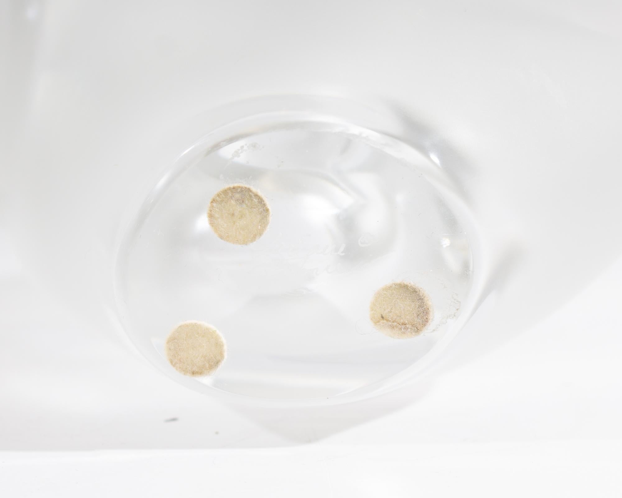 Français Vase Lalique France Crystal Sylvie colombes entrelacées et grenouille à fleurs en vente