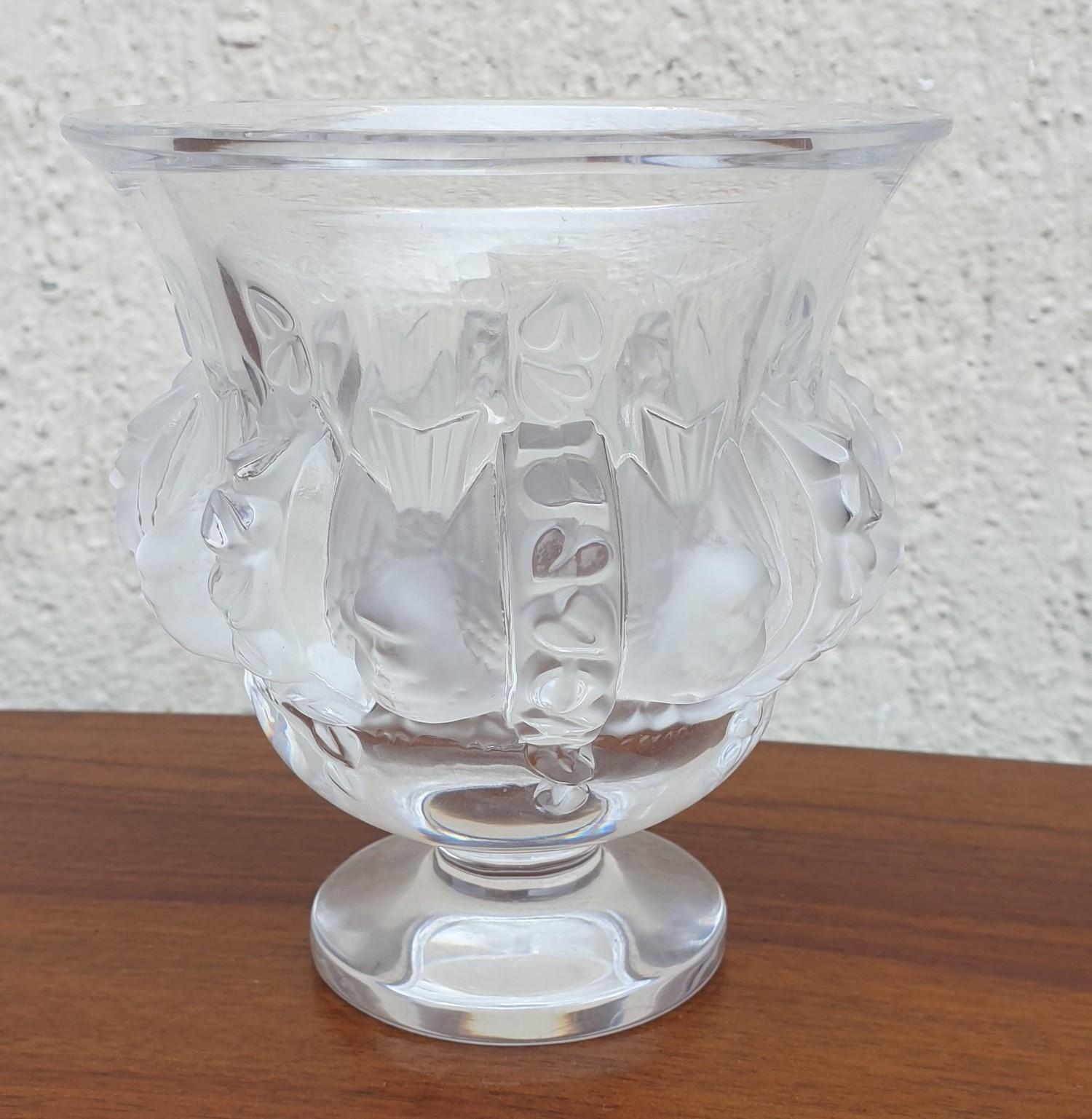 Lalique France, Dampierre Vase, 20th Century In Excellent Condition For Sale In MARSEILLE, FR