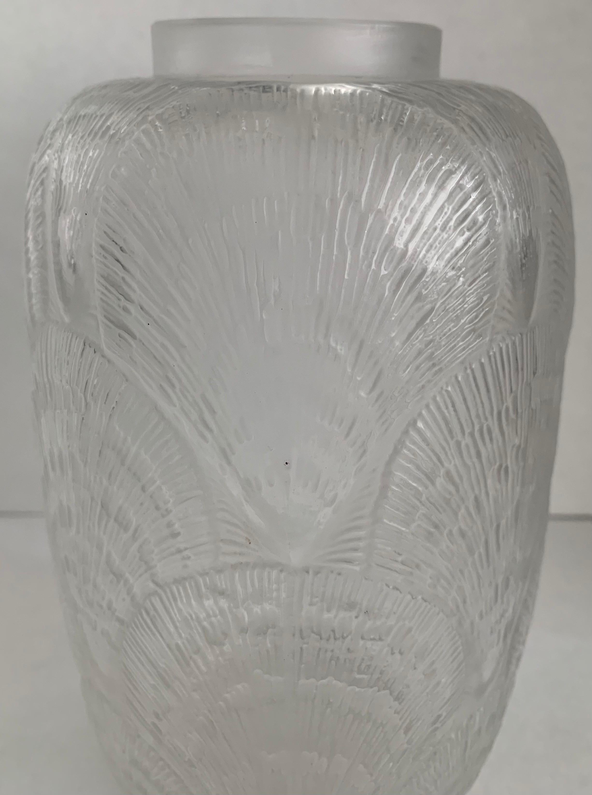 Lalique France Opalescent Coquilles Motif Vase In Good Condition In Stamford, CT